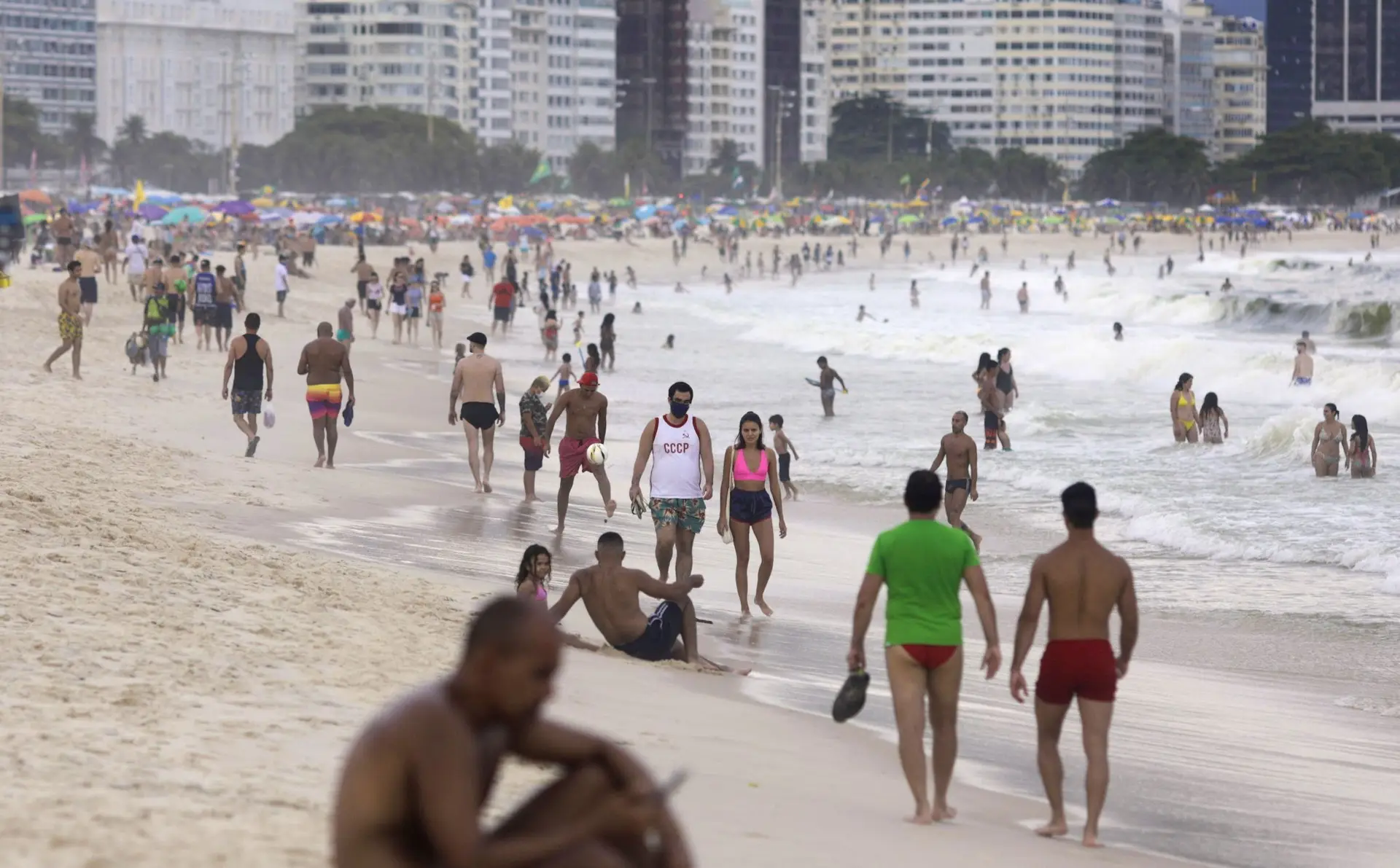 Covid-19. Brasil com mais de 15 mil novos casos e 314 mortes