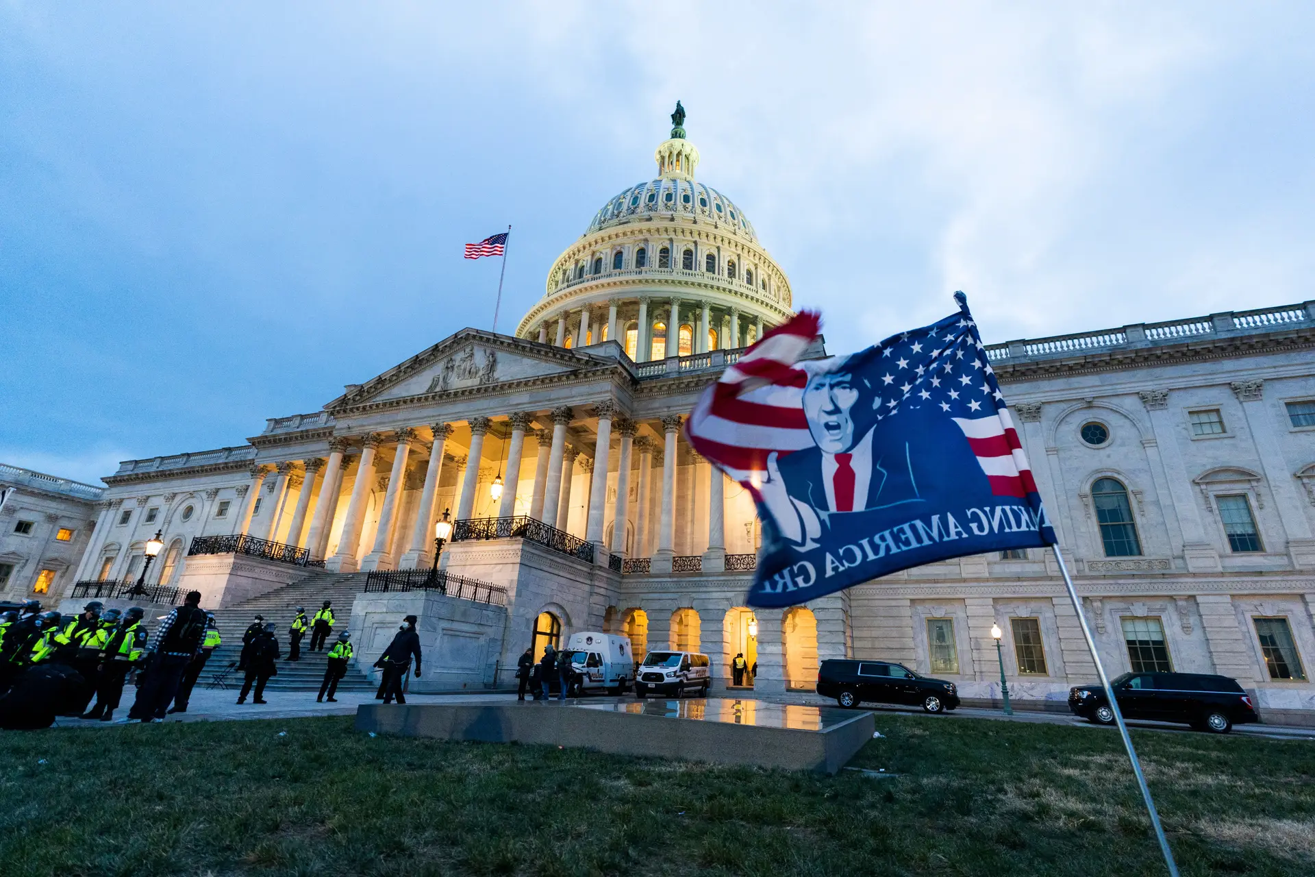 Analista alerta que democracia americana "está realmente em risco"