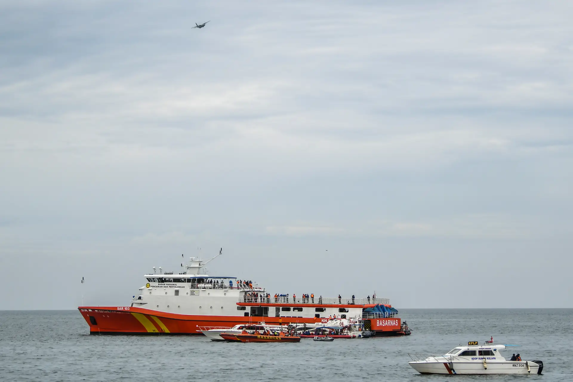 Indonésia. Localizadas caixas negras do avião que caiu ao mar com 62 pessoas a bordo