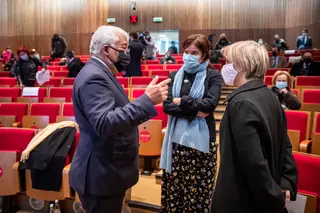 Reunião no Infarmed vai ditar as medidas de novo confinamento geral