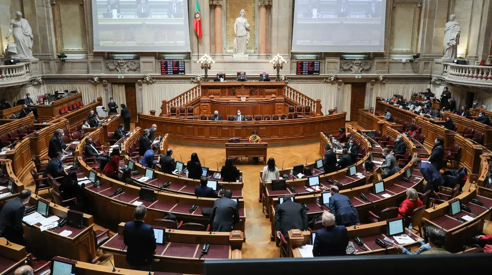 Deputados votam o pedido de autorização da renovação do estado de emergência, na Assembleia da República, em Lisboa
