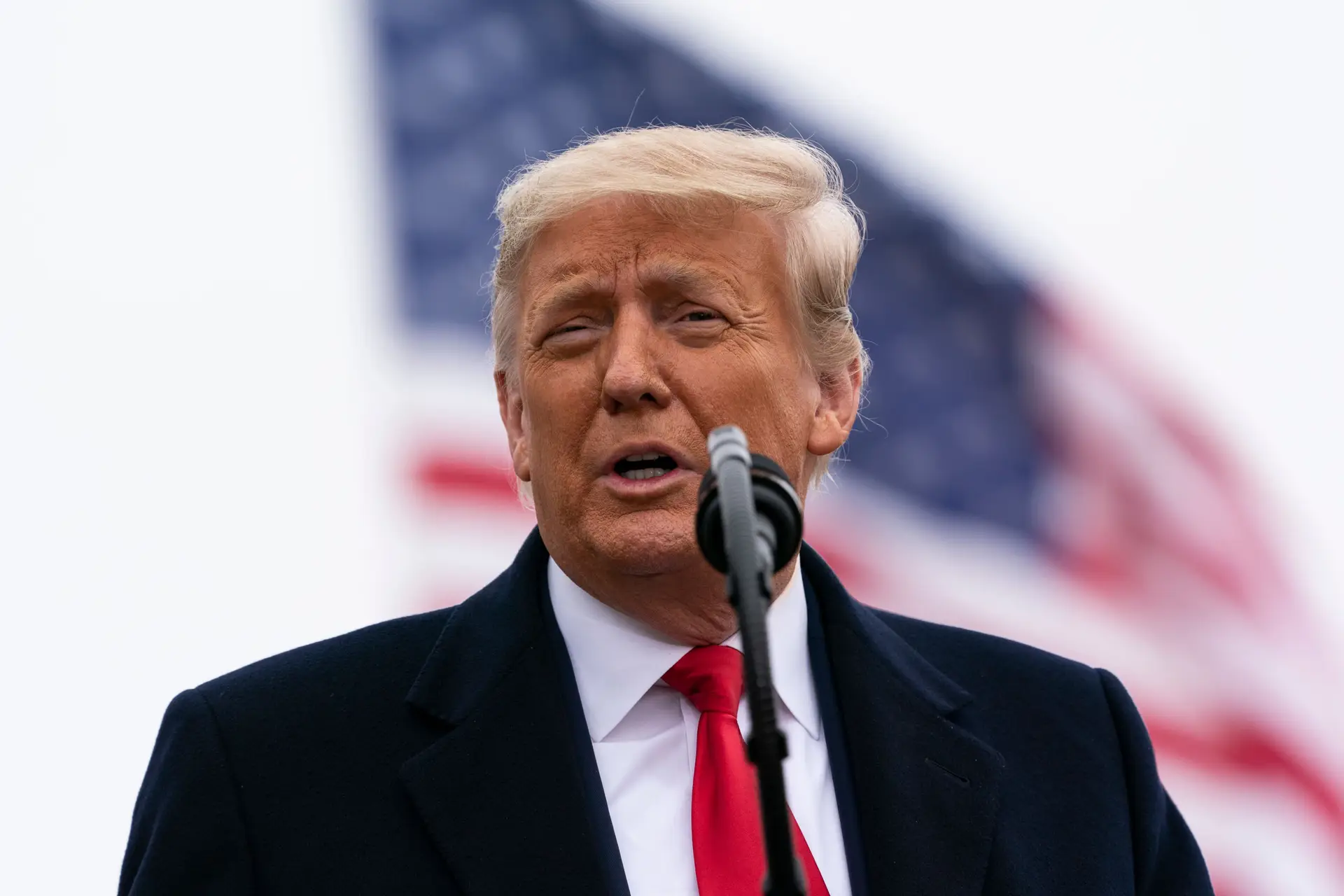 Twitter defende suspensão de conta de Trump mas admite precedente perigoso