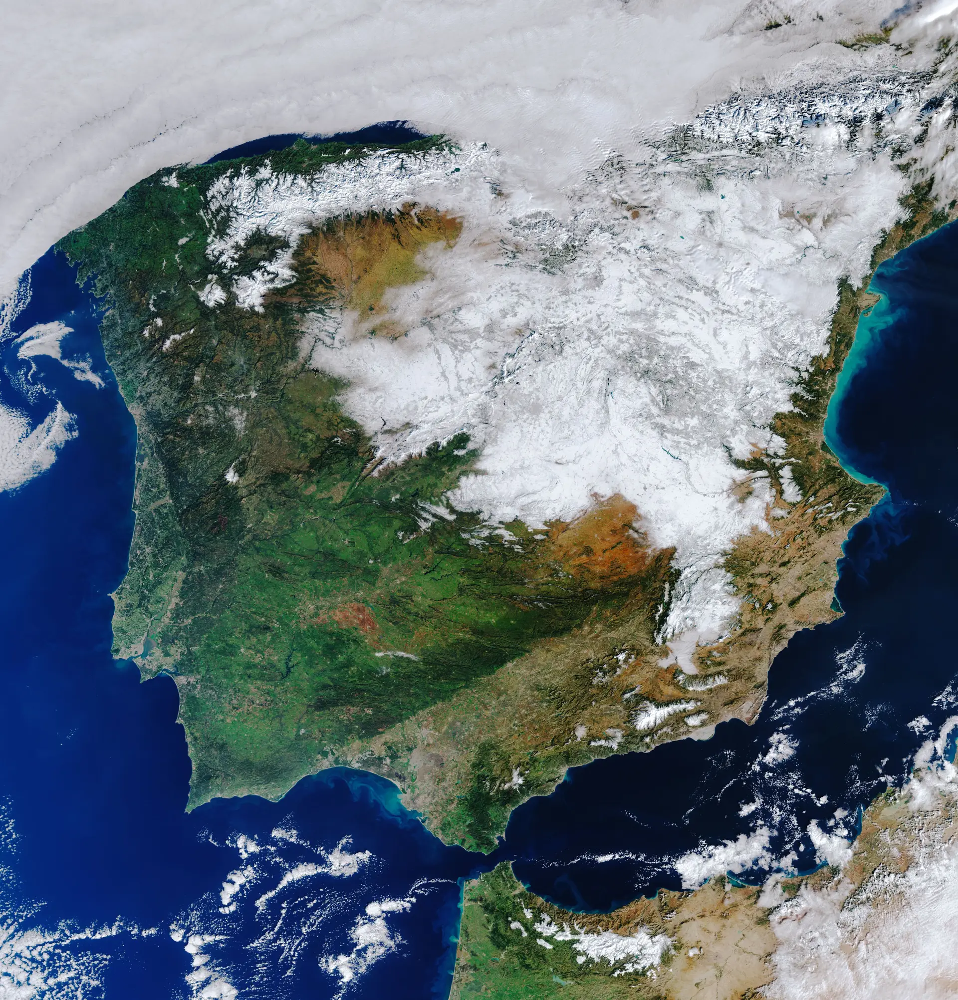 O forte nevão que atingiu a Espanha esta semana cobre a maior parte do país, poupando apenas o "nosso rectângulo" e a Andaluzia. A tempestade Filomena trouxe temperaturas gélidas à Península Ibérica. No dia 12, data desta fotografia, os termómetros desceram aos valores mais baixos dos últimos 20 anos: Teruel, no leste do país, registou 25,4ºC.