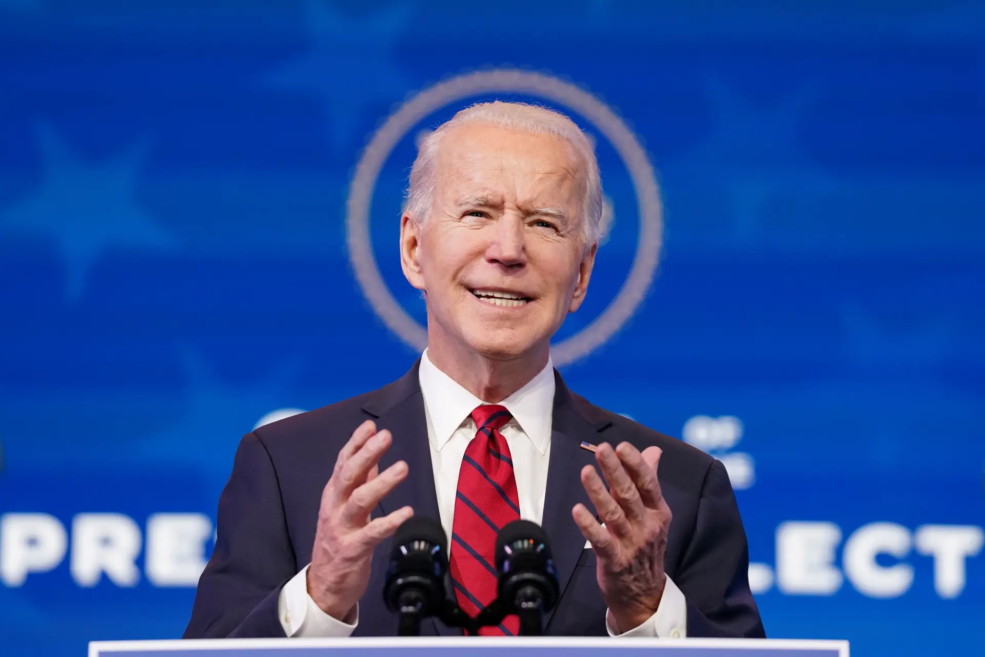 Biden reverte políticas de imigração, clima e pandemia nas primeiras horas do seu mandato