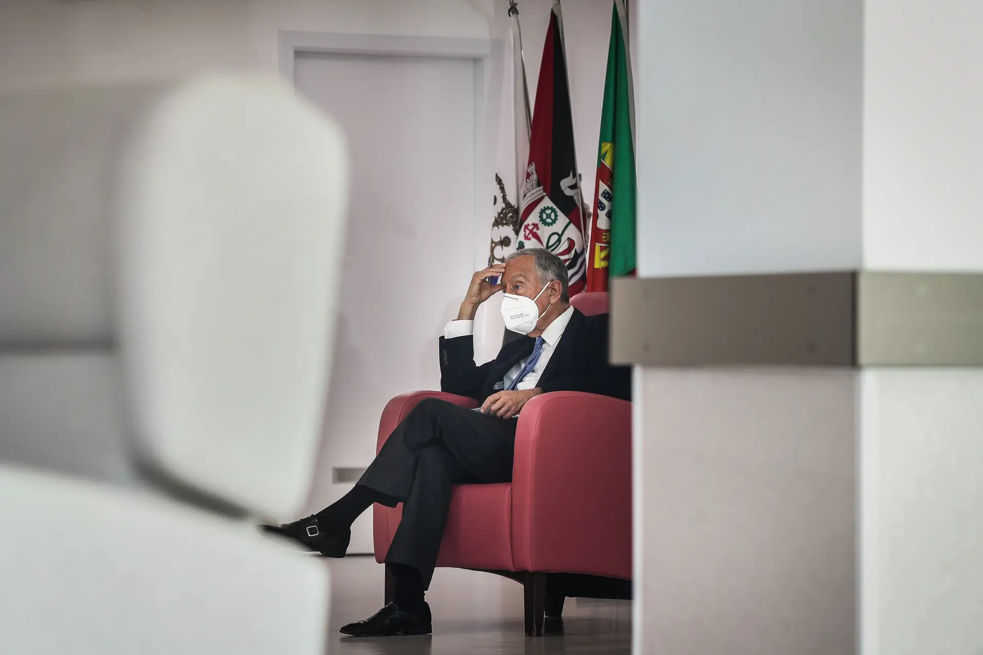 Marcelo promulga decreto do Governo. Encerramento de escolas será alvo de “nova reflexão”