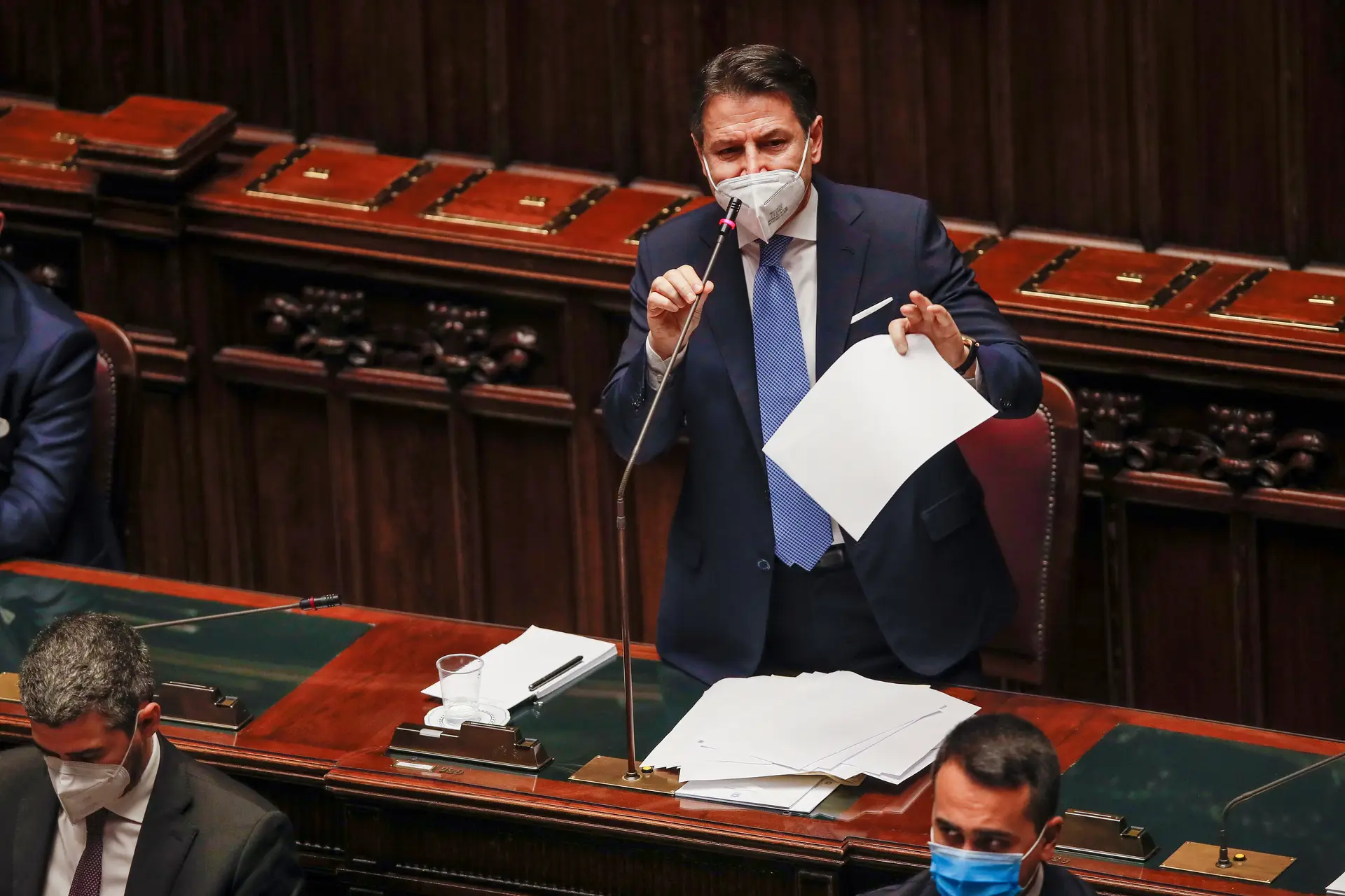 Crise política em Itália. Primeiro-ministro recebe voto de confiança dos deputados
