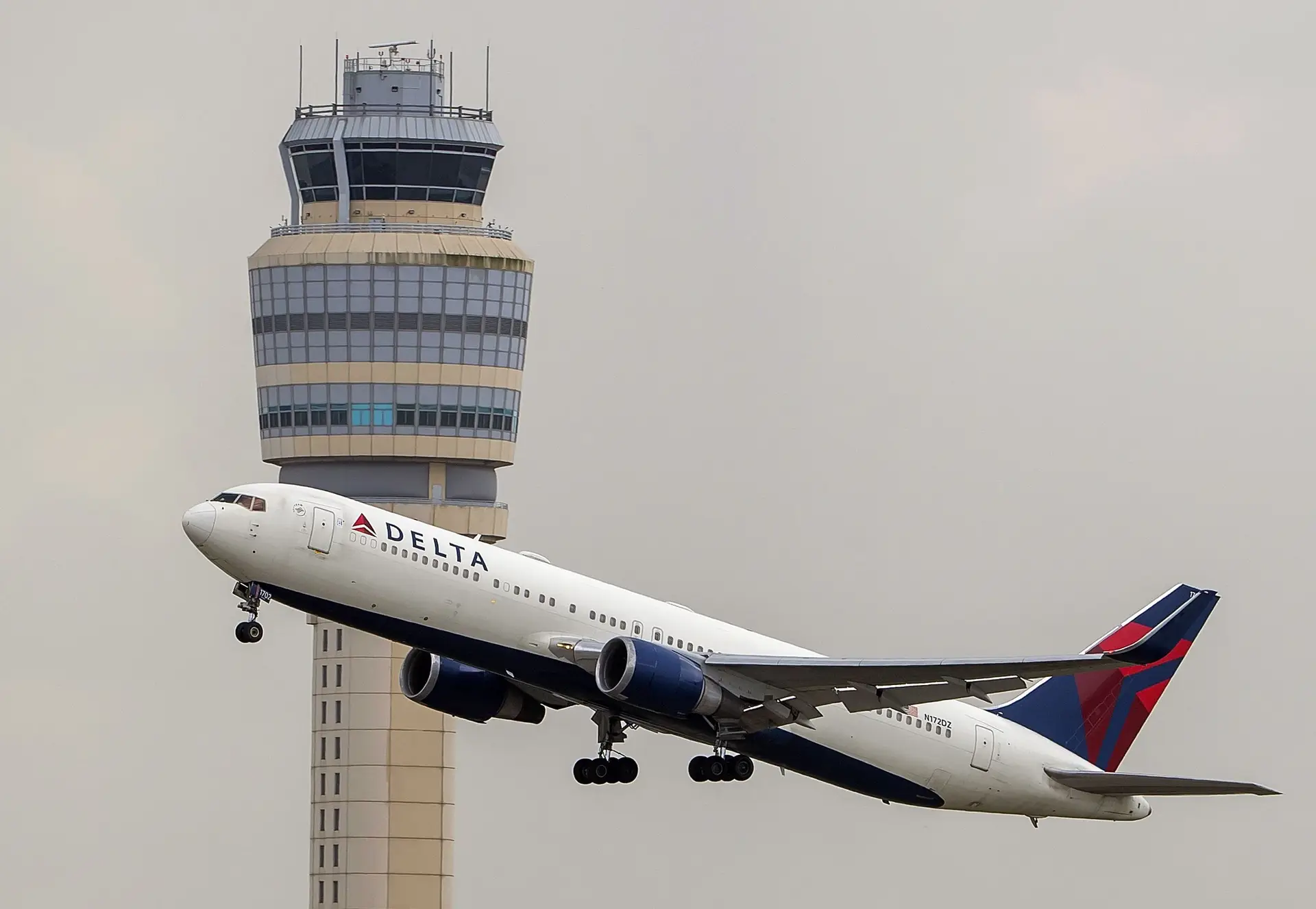 Delta Air Lines regressa a Lisboa com quatro voos semanais de ligação a Nova Iorque