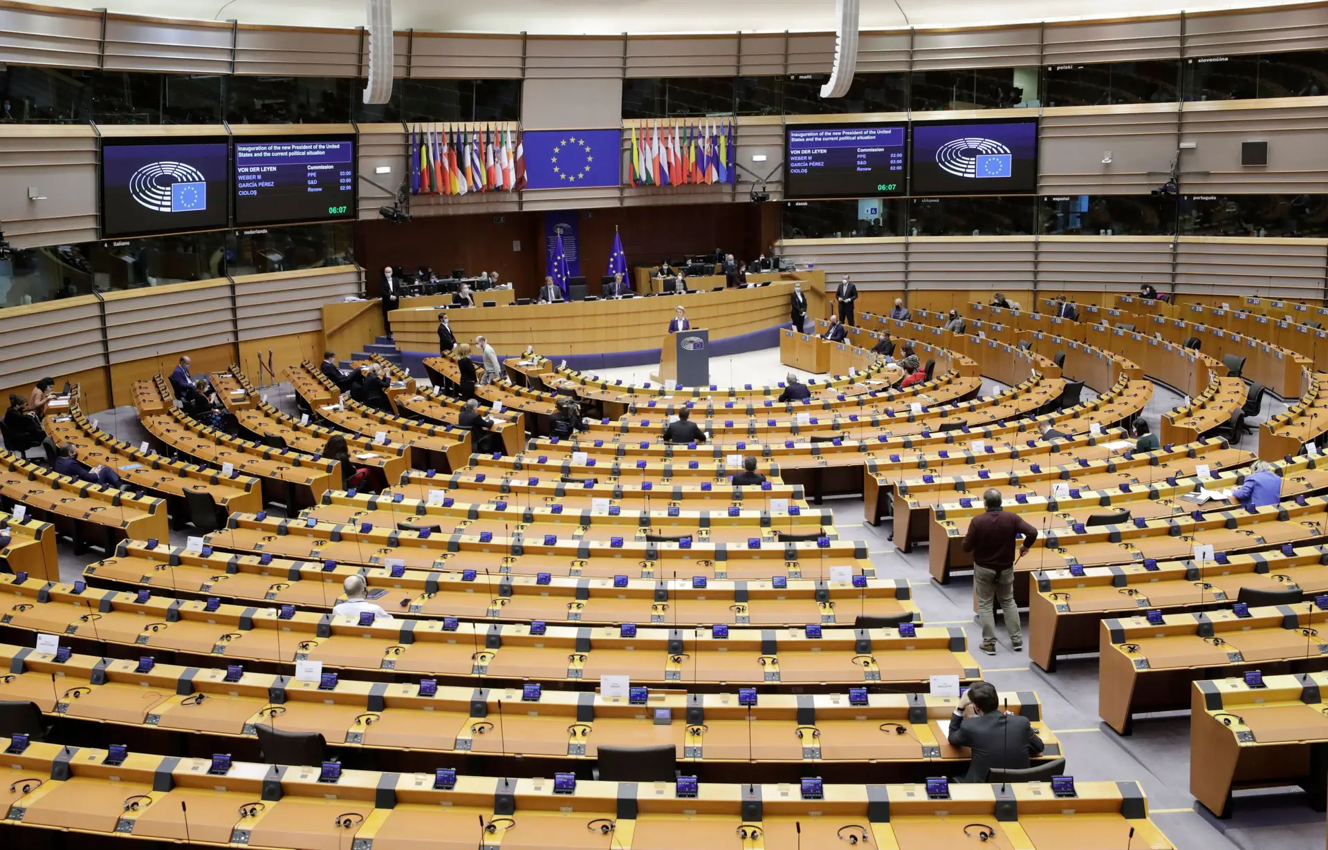 Covid-19. Parlamento Europeu vai discutir vacinação e votar Mecanismo de Recuperação