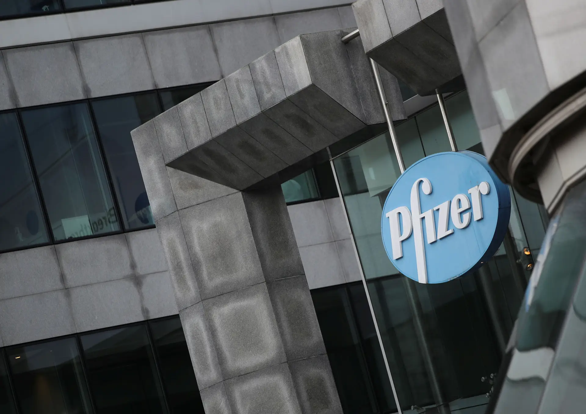 Covid-19. Bruxelas diz que Pfizer retomará ritmo de entrega de vacinas na próxima semana