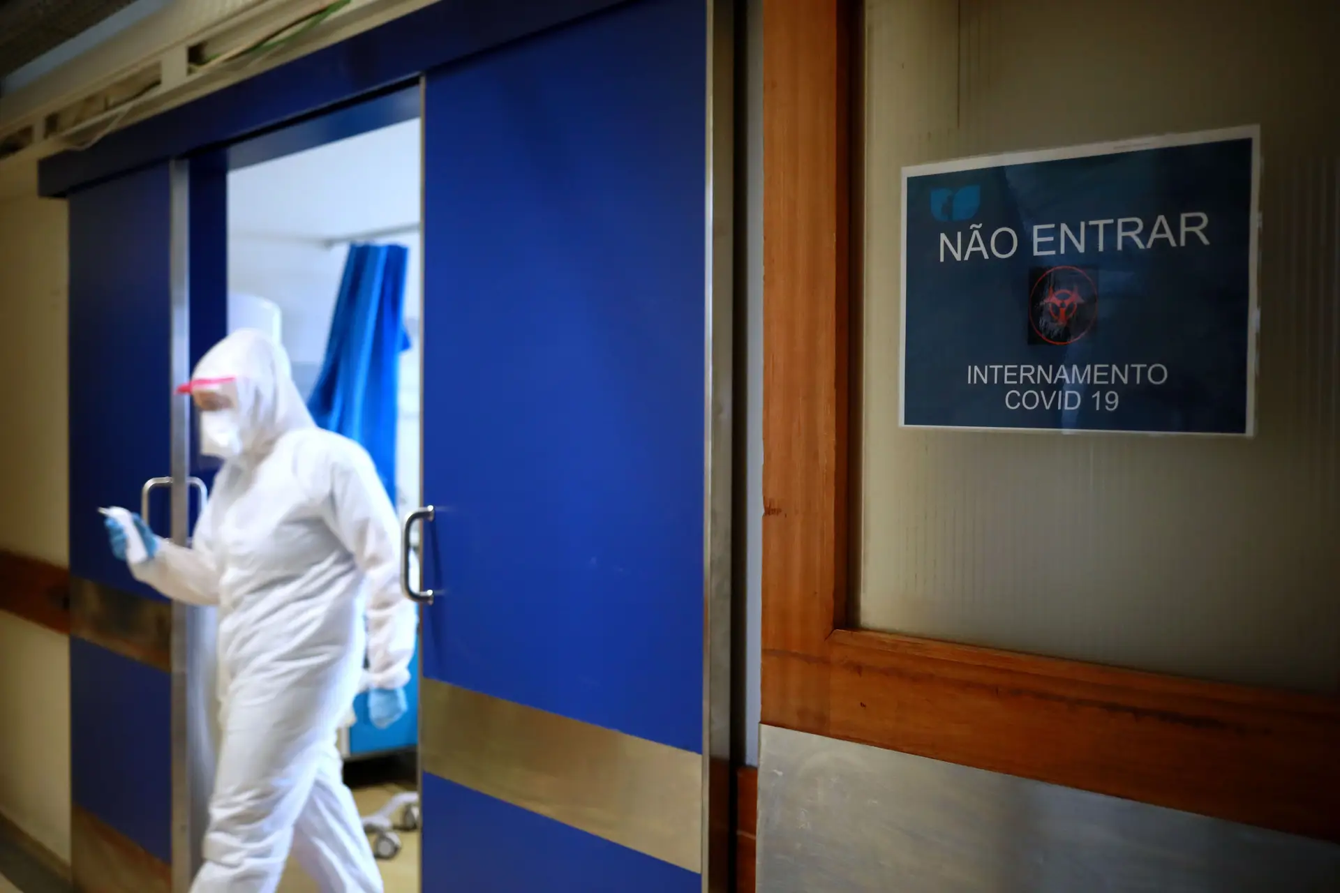 Covid-19. Quase 70% dos internados em UCI têm menos de 59 anos