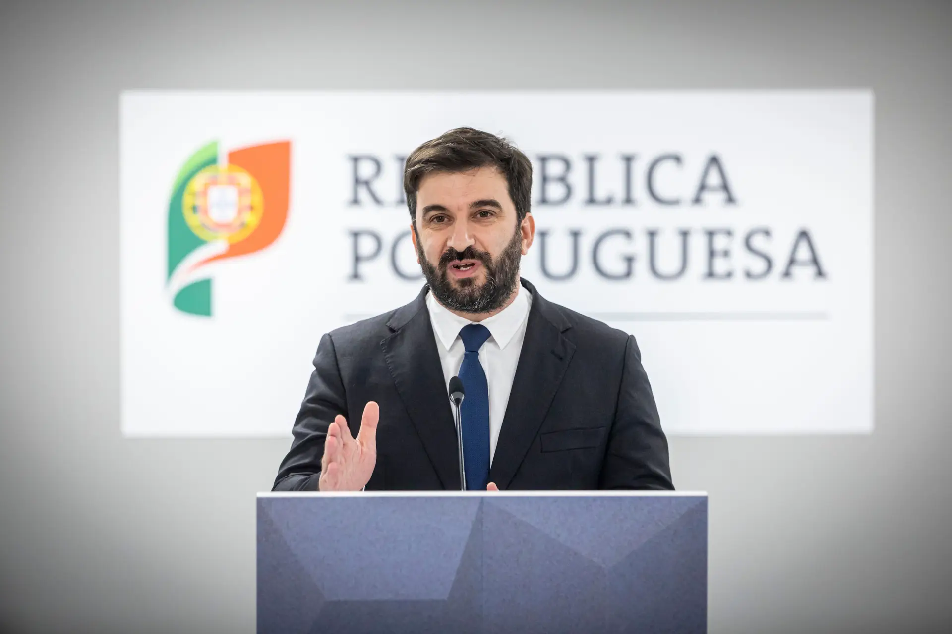 Covid-19. Ministro da Educação quer escolas preparadas para ensino à distância