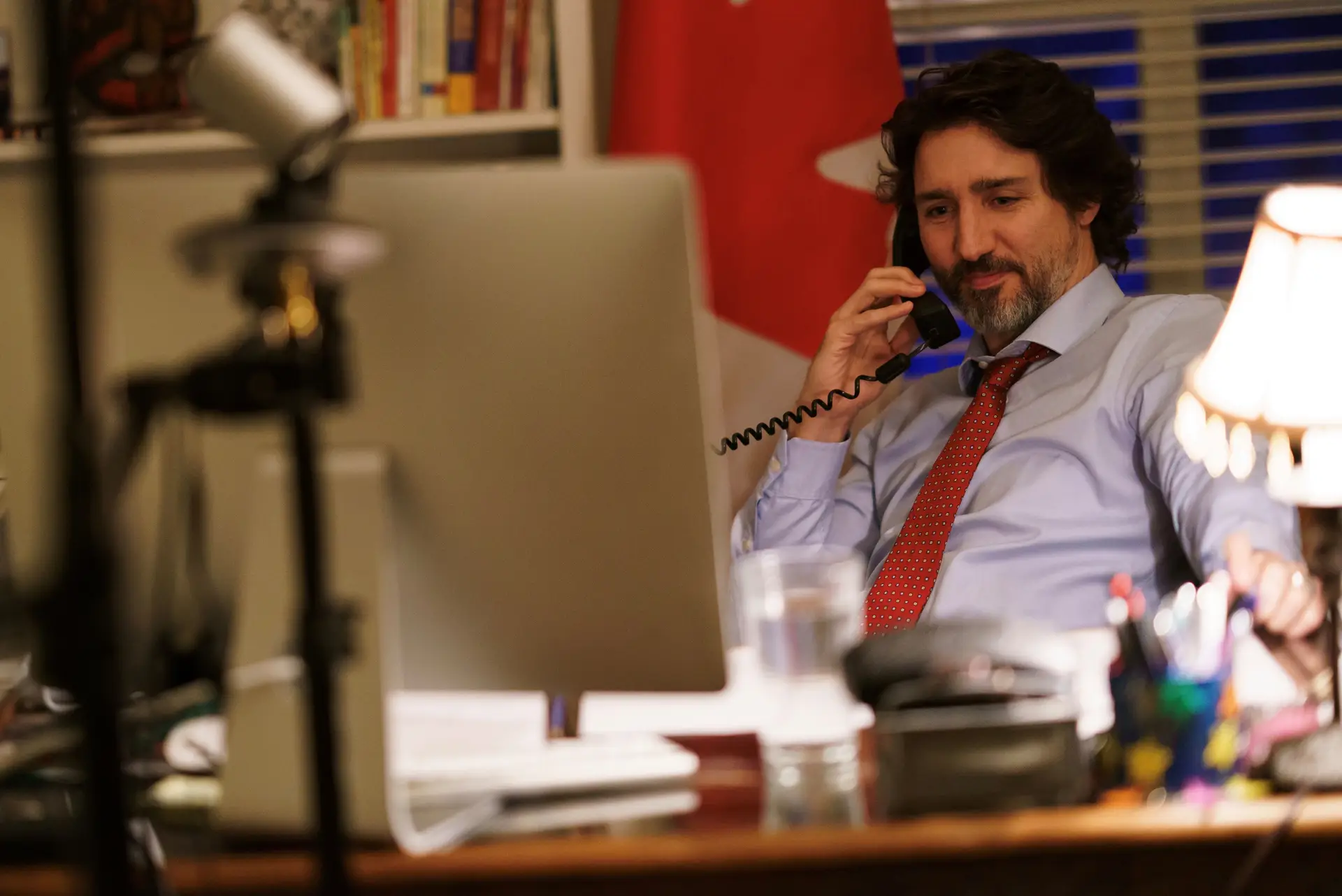 O primeiro-ministro canadiano ao telefone com o novo Presidente dos EUA a 22 de janeiro de 2021
