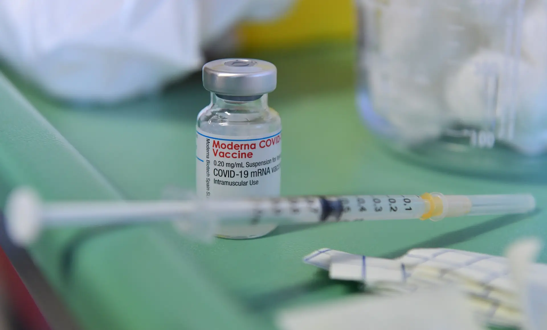 Covid-19. Produção de vacina da Moderna começará em março em França