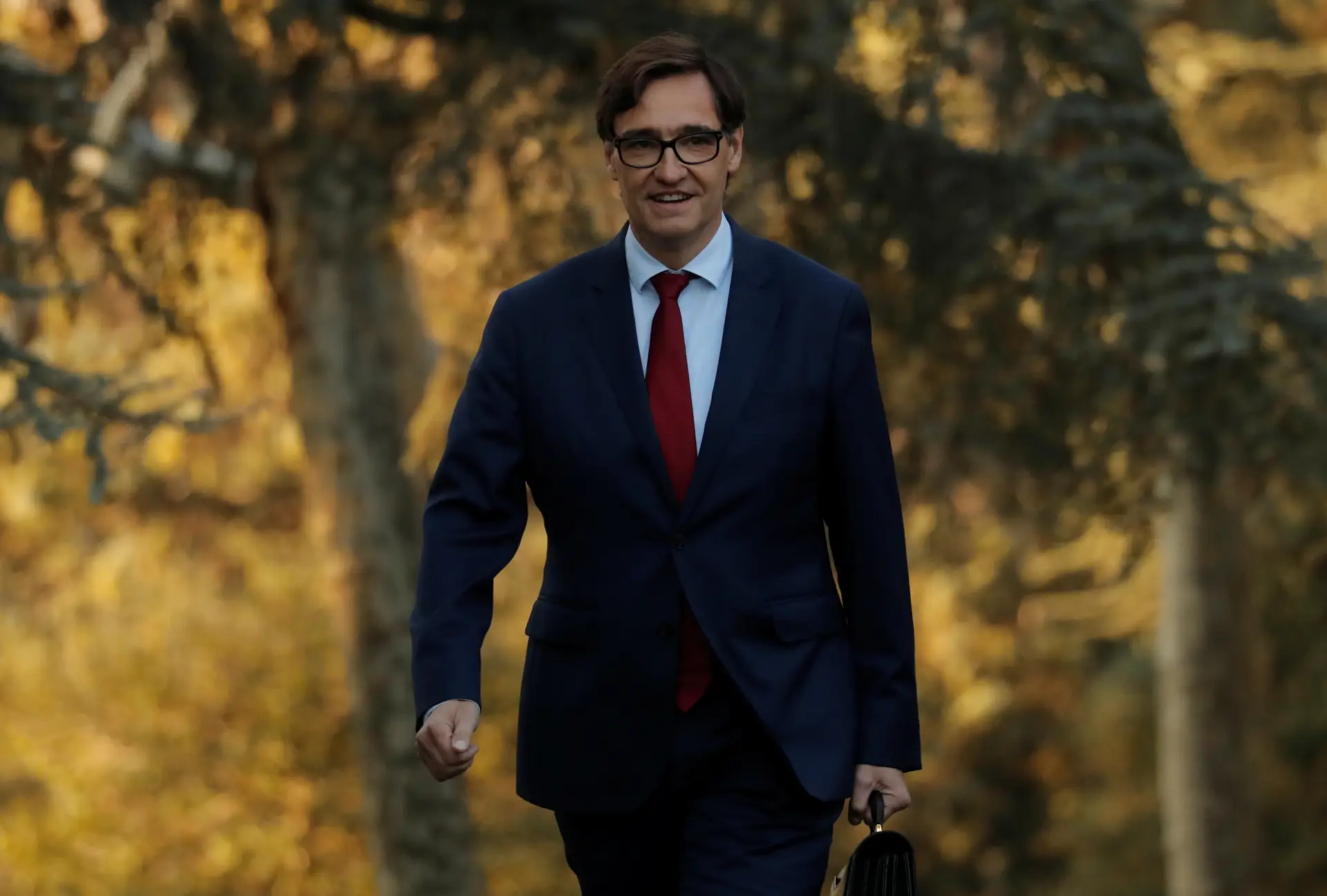 Ministro da Saúde espanhol abandona Governo para ser candidato socialista a eleições catalãs