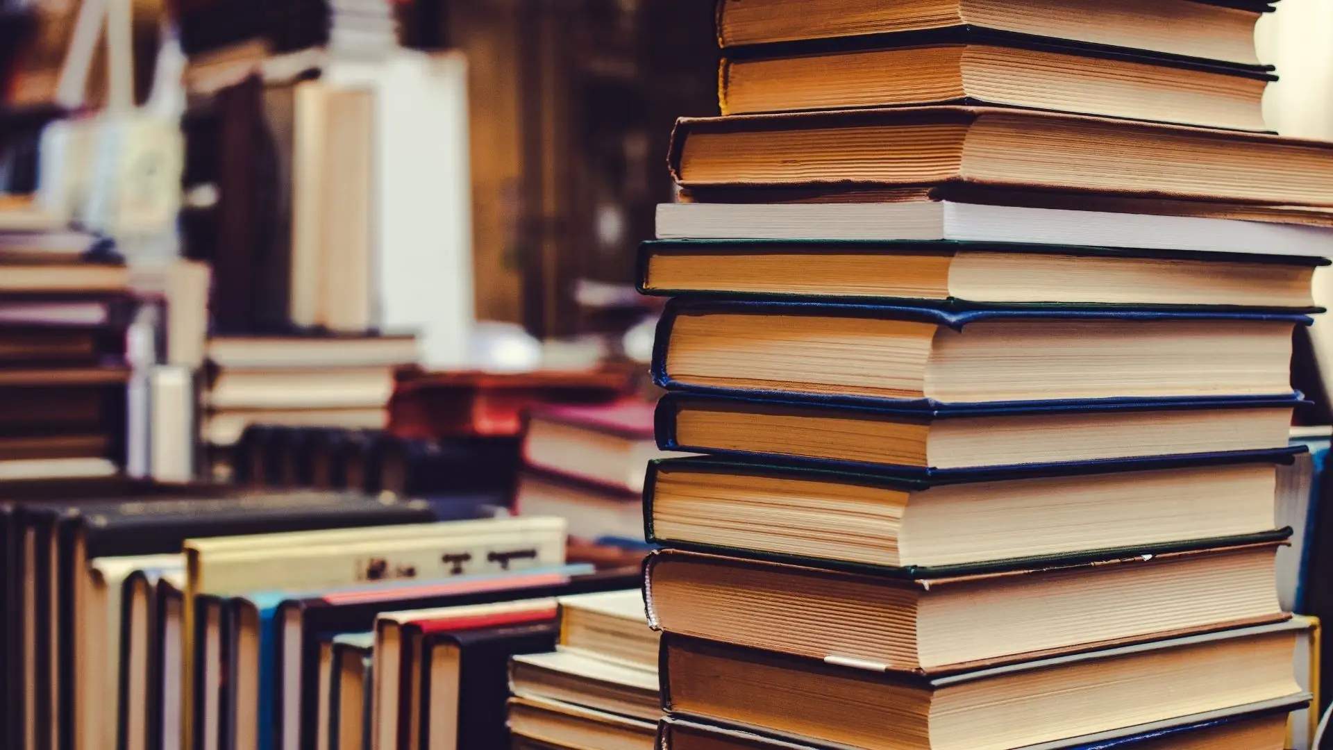 Estado de emergência. Decreto de renovação permite venda de livros