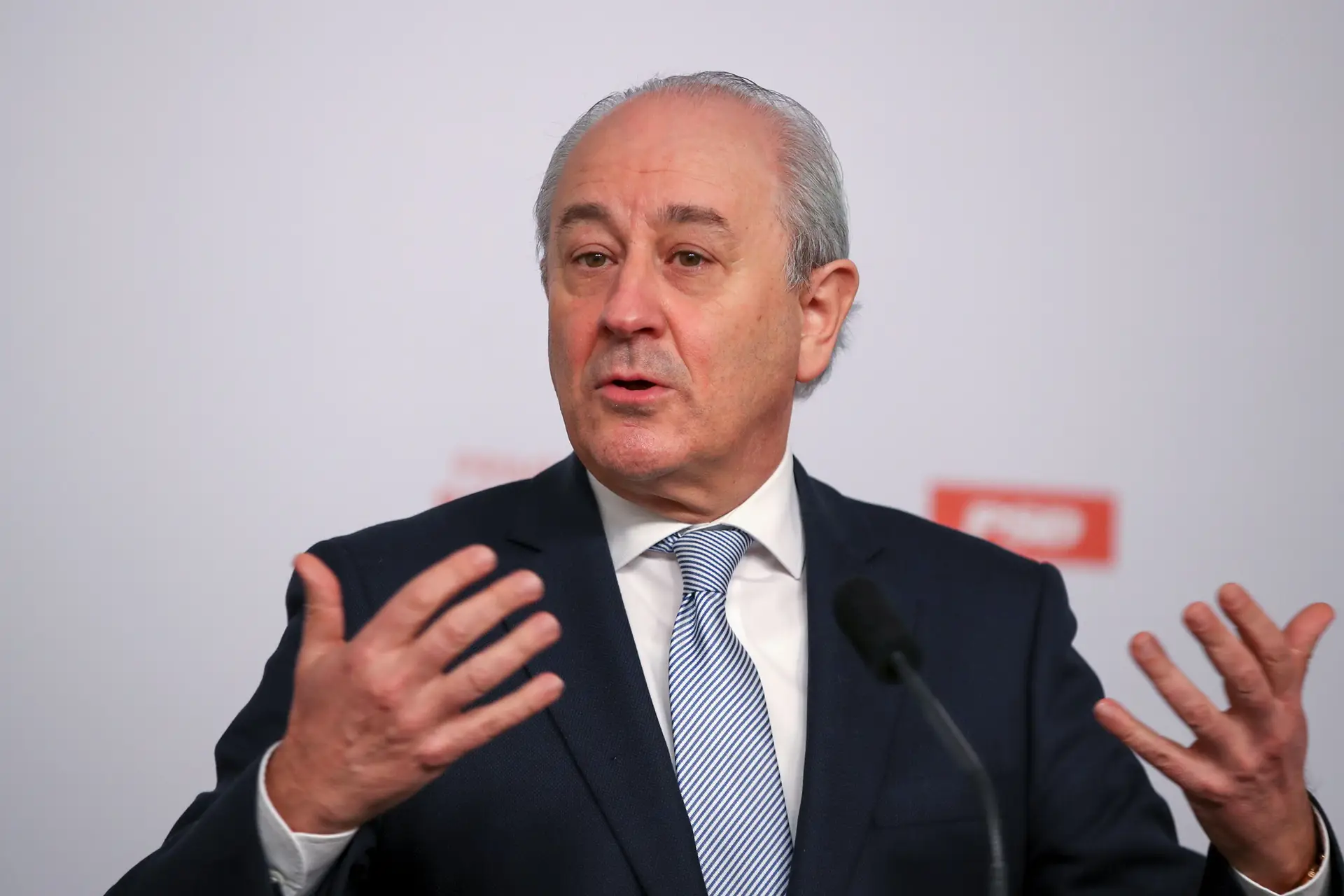 Covid-19. Rui Rio e mais 11 deputados do PSD recusam ser prioritários ...