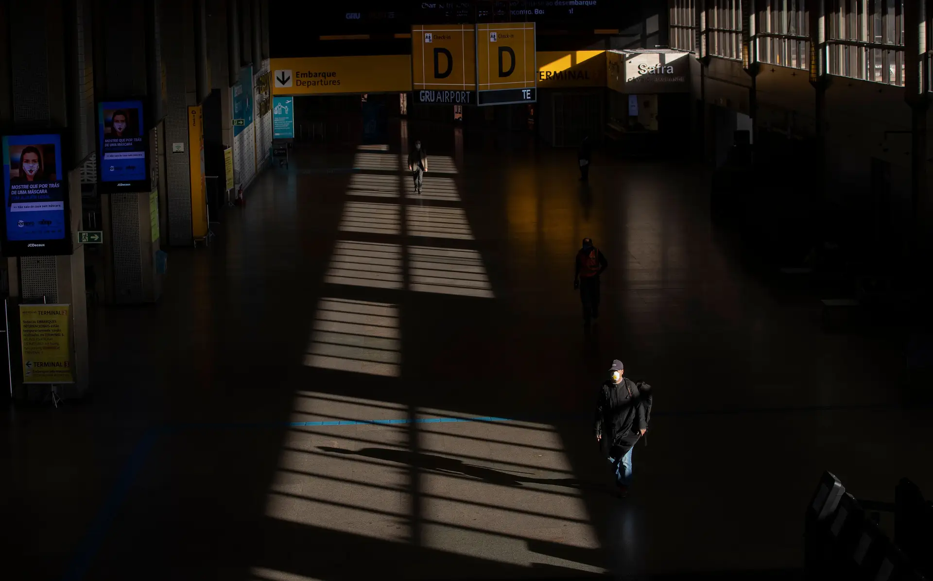 Covid-19: regulador do Brasil notifica aeroportos para exigirem certificado de vacina