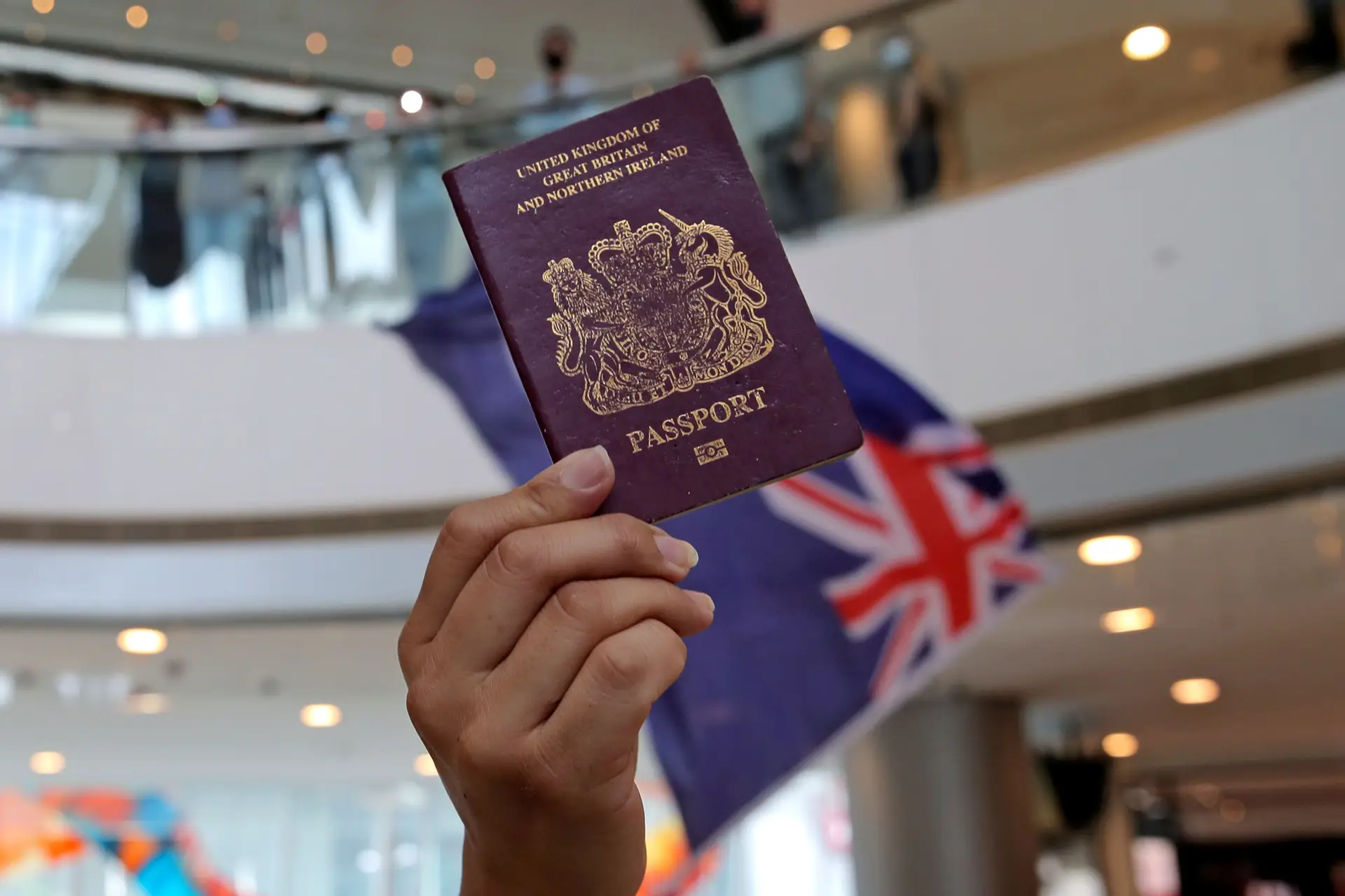 China deixa de reconhecer passaportes britânicos especiais emitidos em Hong Kong