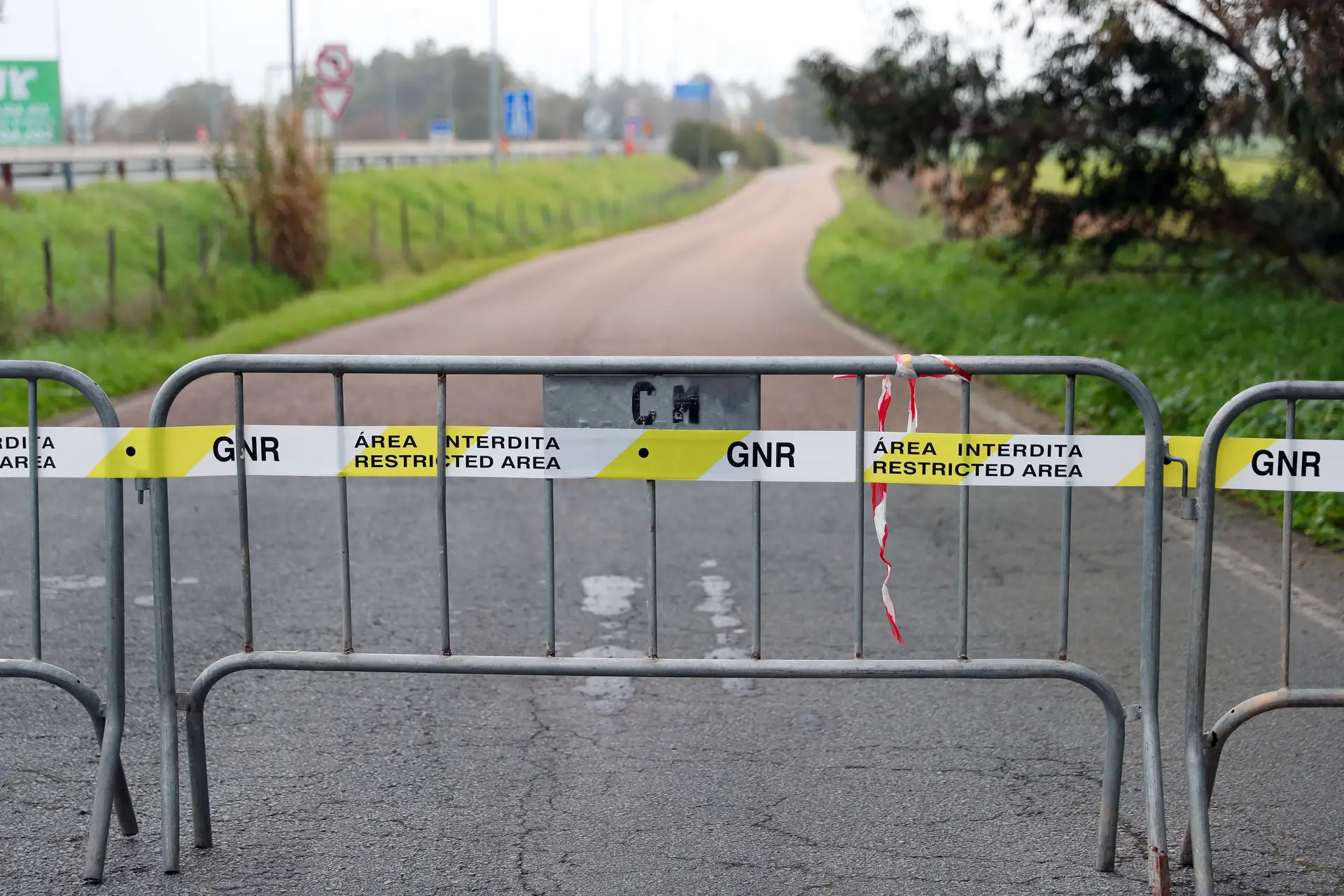 GNR - Guarda Nacional Republicana - Fronteira Terrestre entre Portugal e  Espanha Na sequência da pandemia de COVID-19 e, para segurança de todos, as  fronteiras terrestres entre Portugal e Espanha fecham a