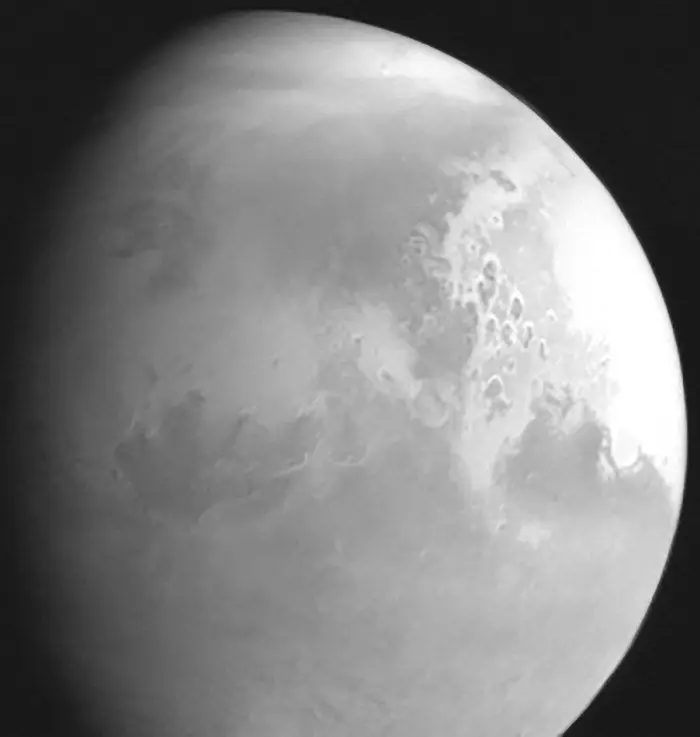 A primeira imagem de Marte tirada pela sonda chinesa Tianwen-1 na aproximação ao planeta vermelho. A sonda entrou na órbita de Marte a 10 de fevereiro, na primeira missão da China ao planeta vermelho com sucesso que pretende ainda fazer pousar um robô.
