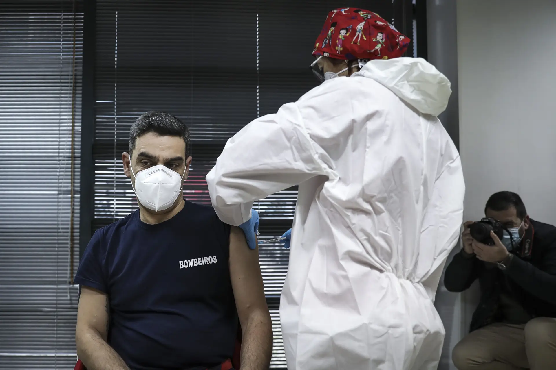 Covid-19. Vacinação dos cerca de 15 mil bombeiros concluída