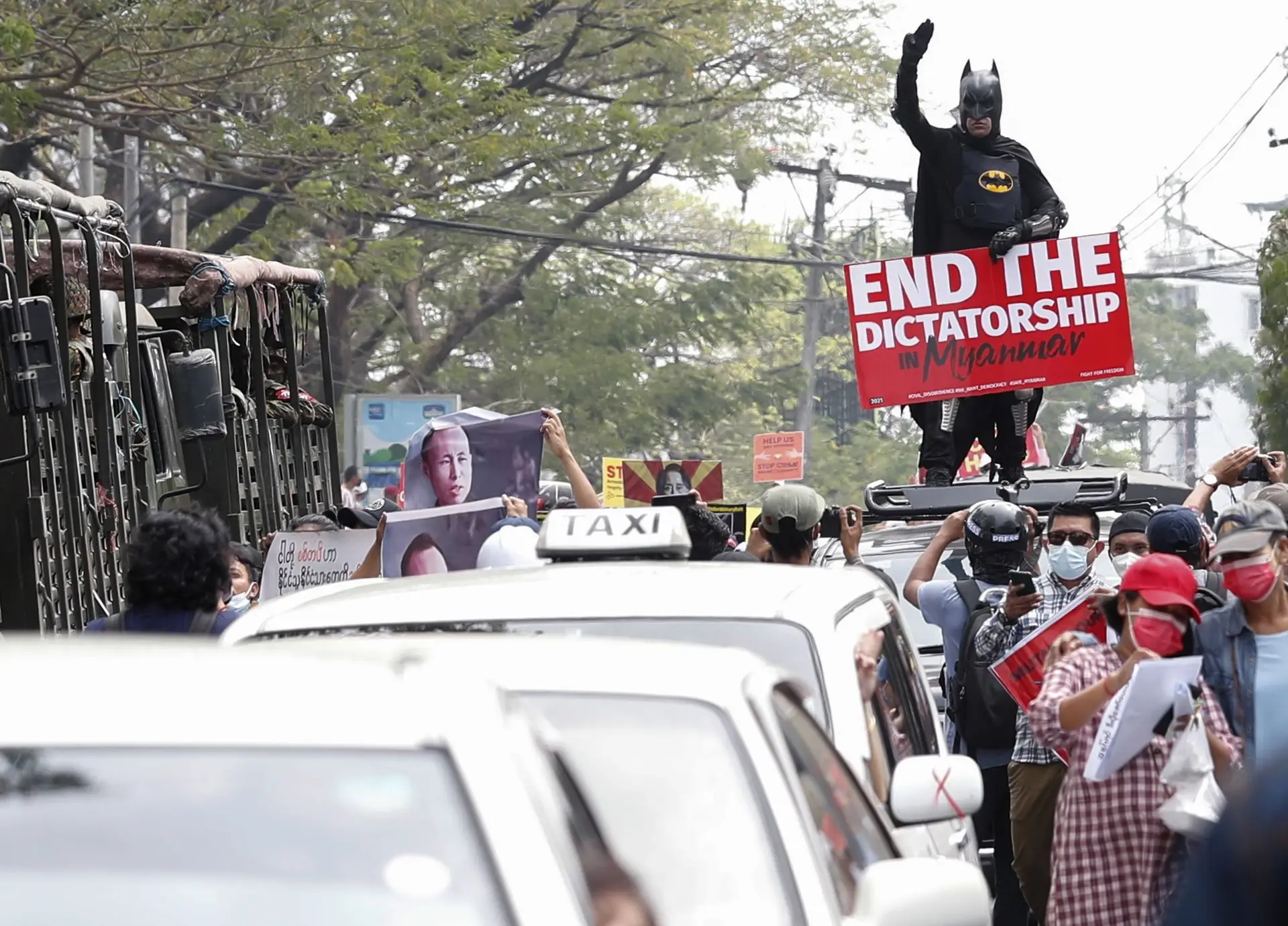 Manifestantes tomam as ruas em Myanmar apesar de intensificação da repressão