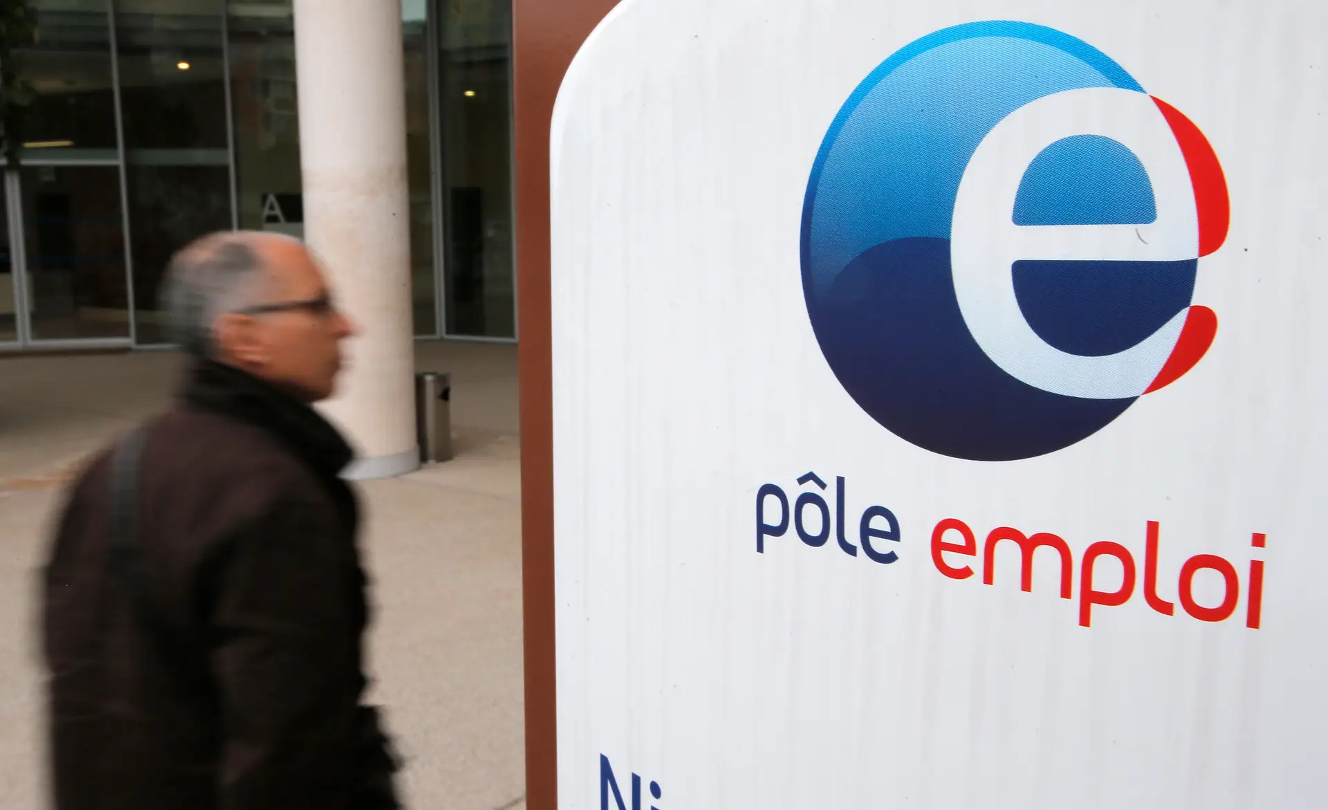 Desemprego na OCDE cai para 6,7% em fevereiro
