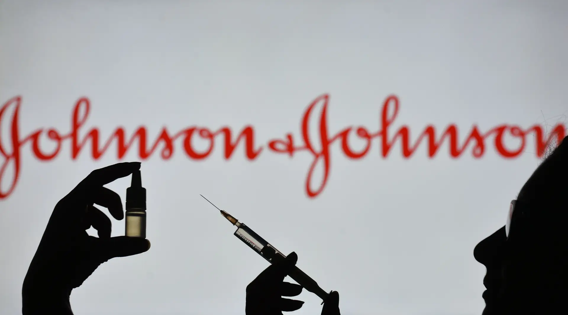 Covid-19. Vacina da Johnson & Johnson deve começar a ser distribuída em abril na UE
