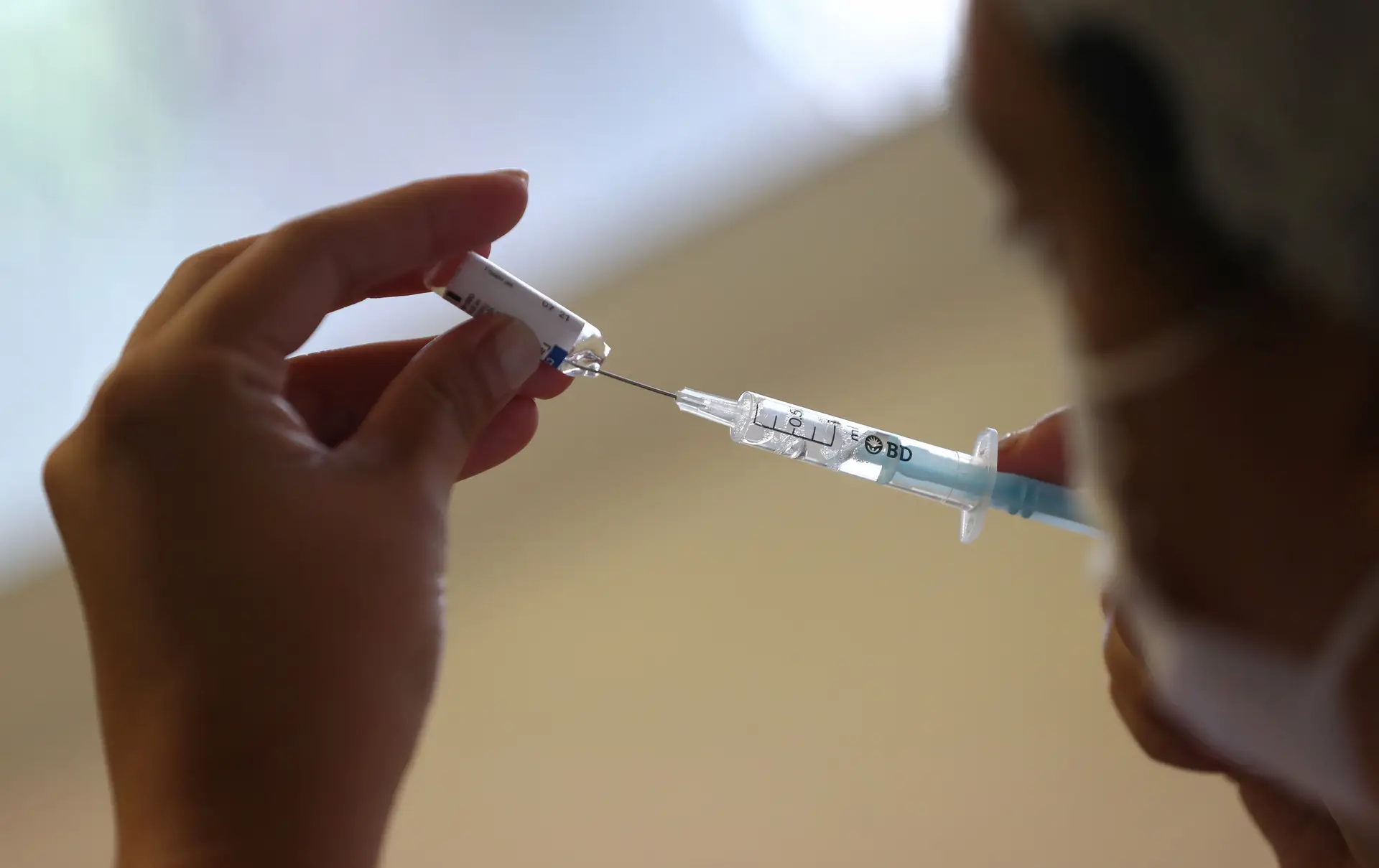 Covid-19. Estudo mostra que vacinas reduziram até 94% hospitalizações na Escócia