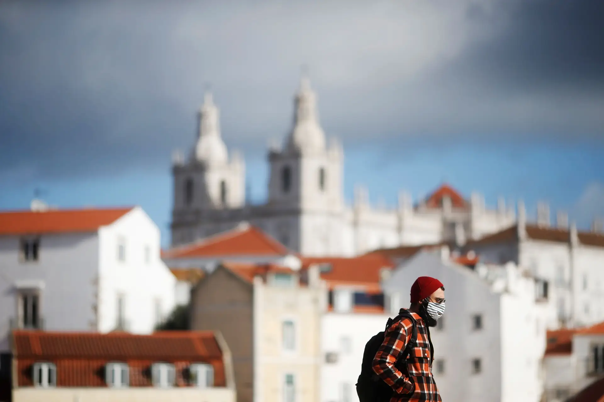 Portugal com mais 5 mortes e 491 novos casos de covid-19