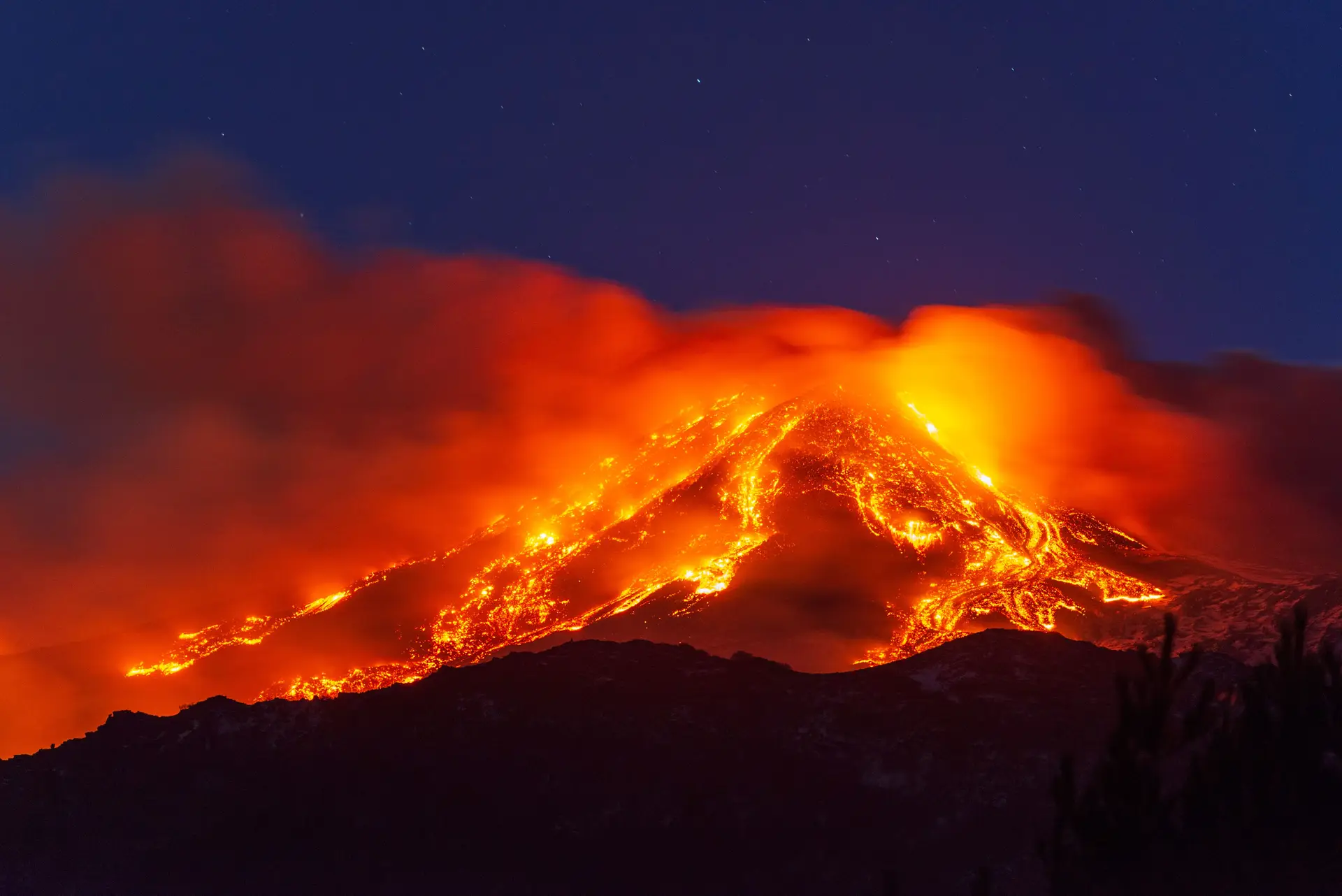 Força da erupção do Etna surpreende vulcanólogos