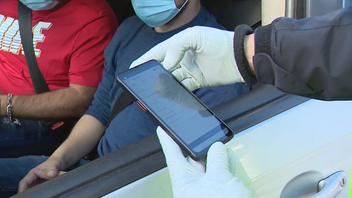 Inspetor do SEF utiliza a aplicação SEF Mobile