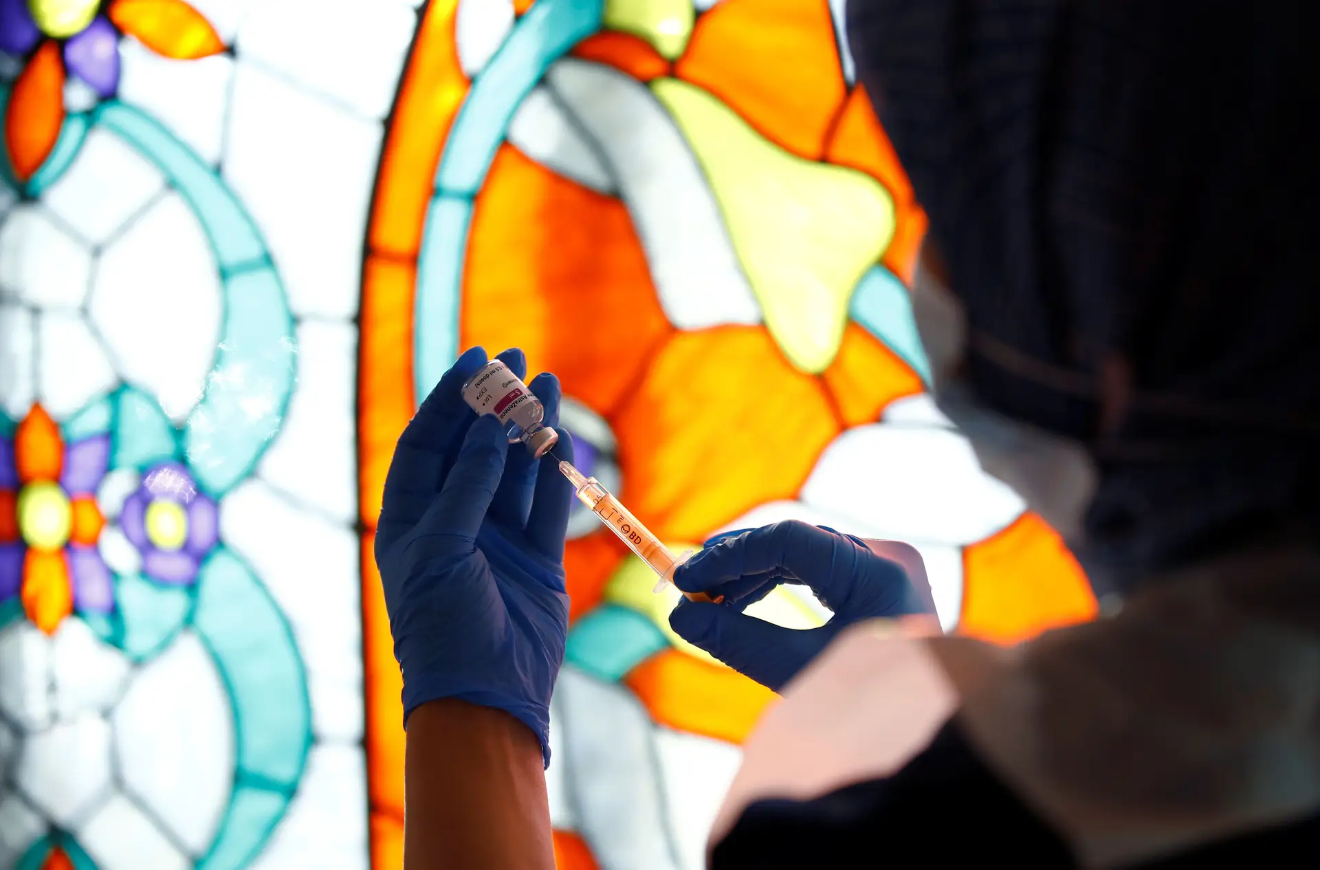 Covid-19. Bulgária suspende "corredores de vacinação" e culpa AstraZeneca