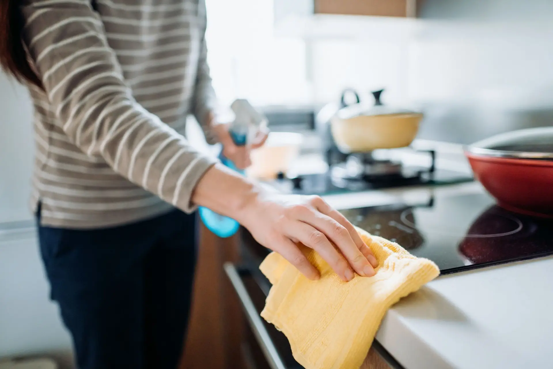 Afinal, quem faz mais tarefas domésticas? O que dizem homens e mulheres