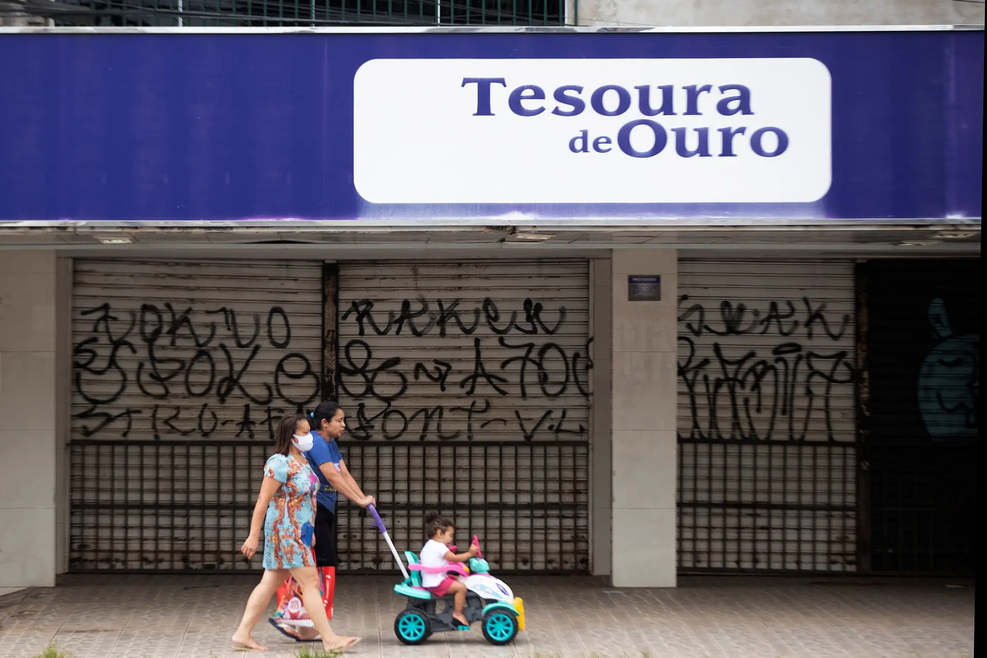 Covid-19. Brasil ultrapassa as 255 mil mortes
