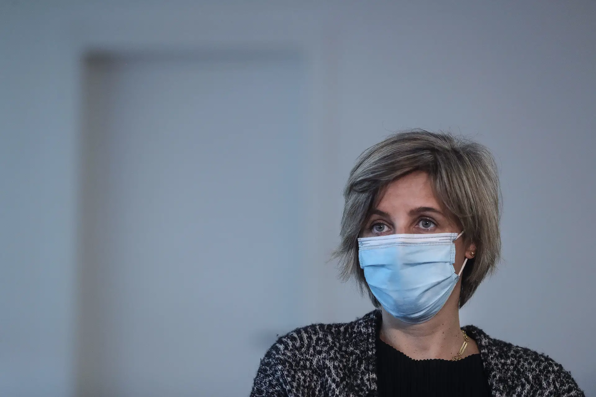 Ministra da Saúde responde: como vai ser a vacinação em massa e como será feito o desconfinamento?