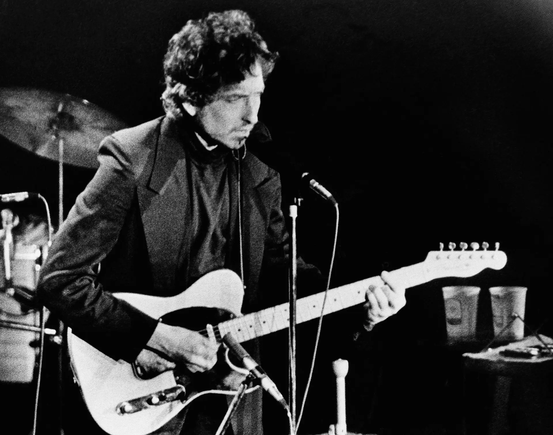 Bob Dylan com uma Fender Telecaster em 1974