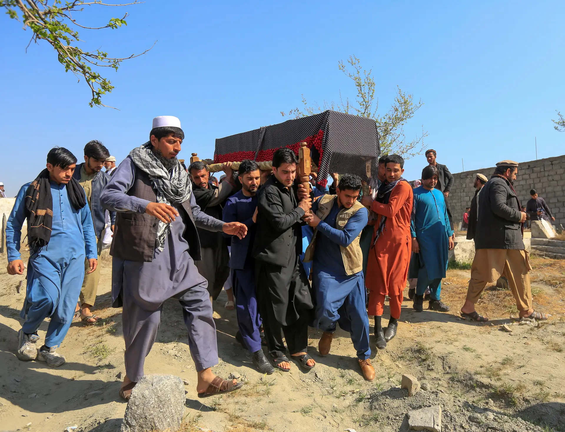 Funeral das jornalistas assassinadas em Jalalabad