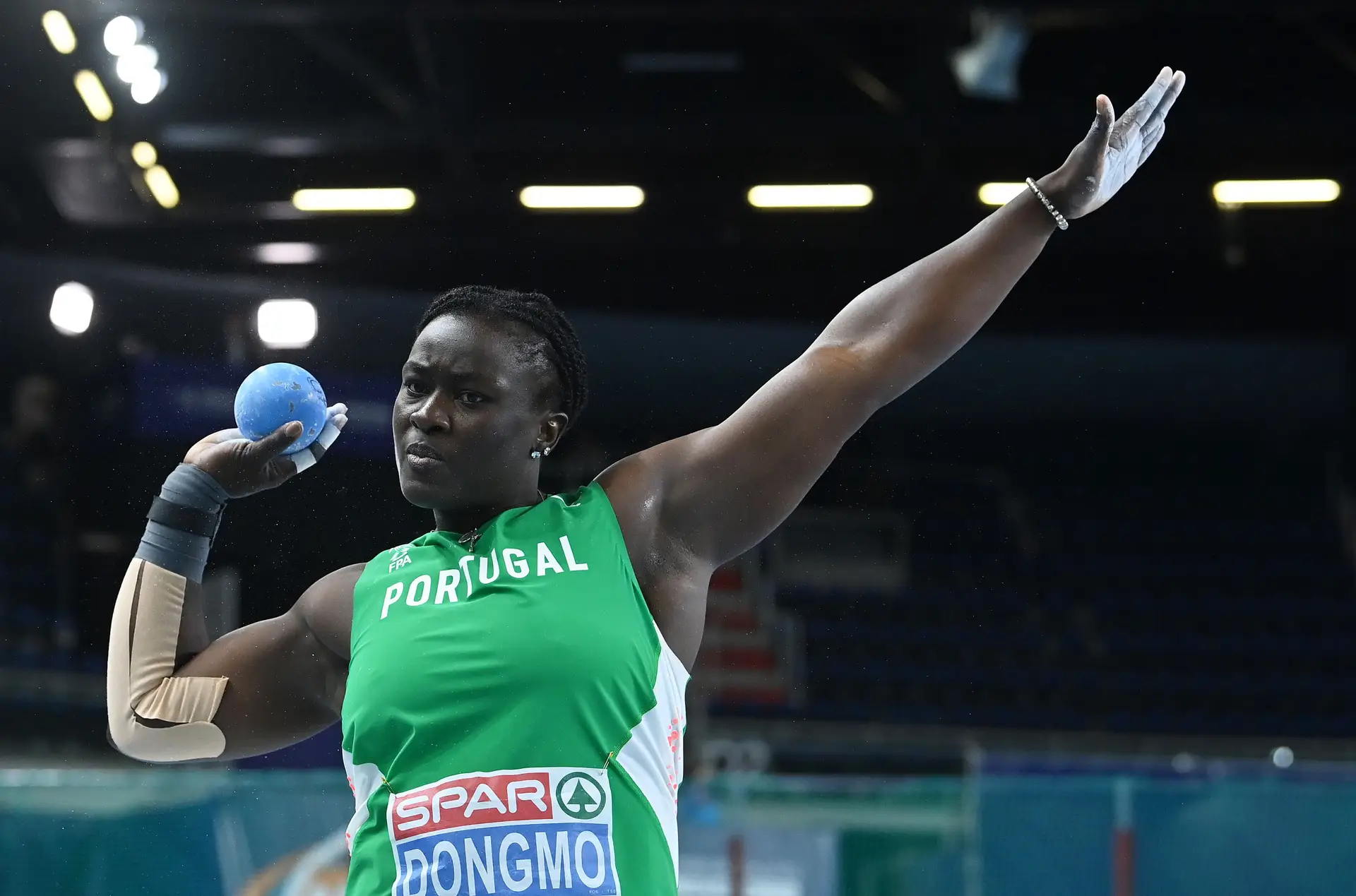 Auriol Dongmo A Atleta Que Conquistou A 1Âª Medalha De Ouro Em Lancamento Do Peso Para Portugal Sic Noticias