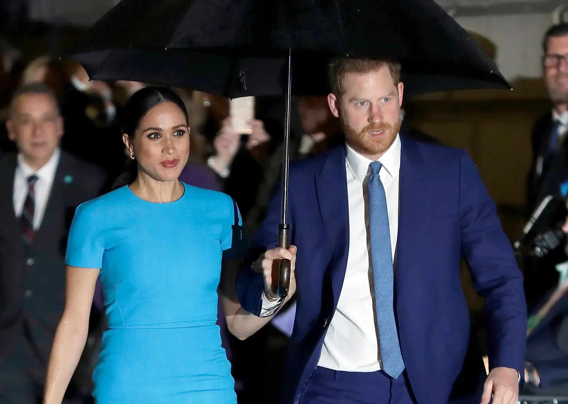 Família real reage à entrevista de Meghan e Harry: "Alegações de racismo são preocupantes"