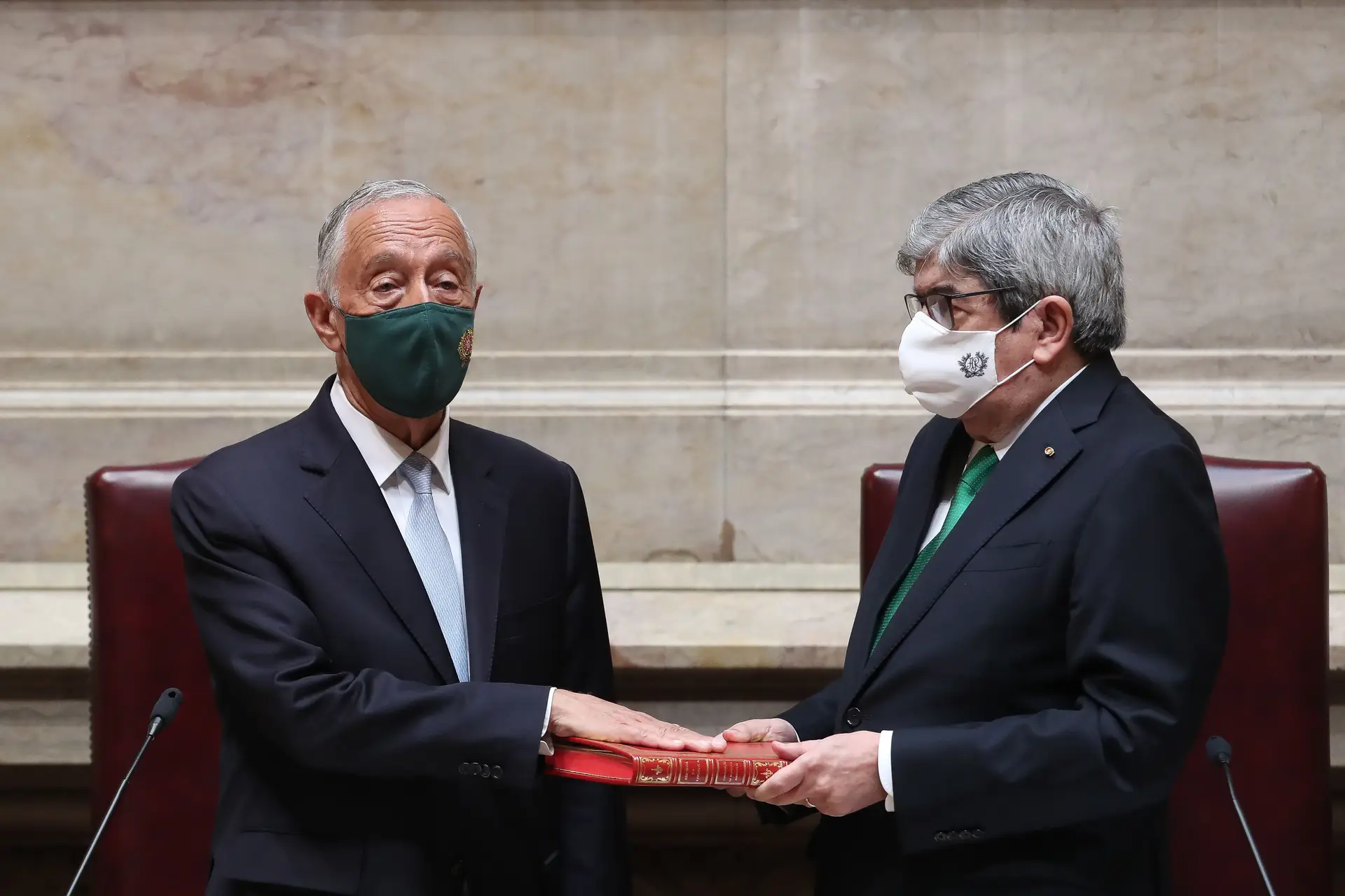 Ferro considera que portugueses recuperaram o orgulho numa democracia "sem mordaças"