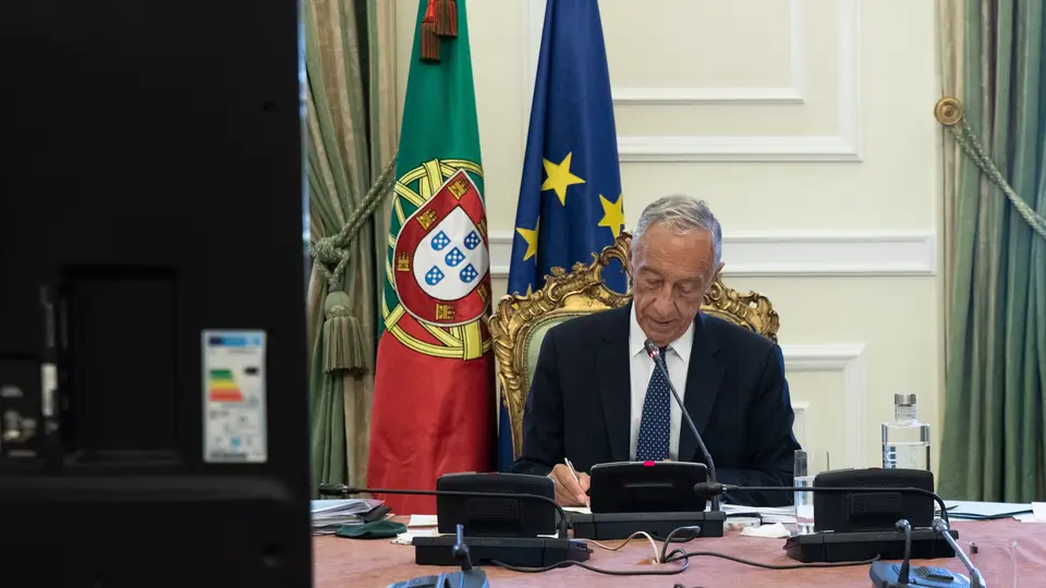 O Presidente da República, Marcelo Rebelo de Sousa, conversa por videoconferência com os líderes de partidos com assento parlamentar sobre a renovação do estado de emergência no contexto do combate à covid-19, no Palácio de Belém, em Lisboa
