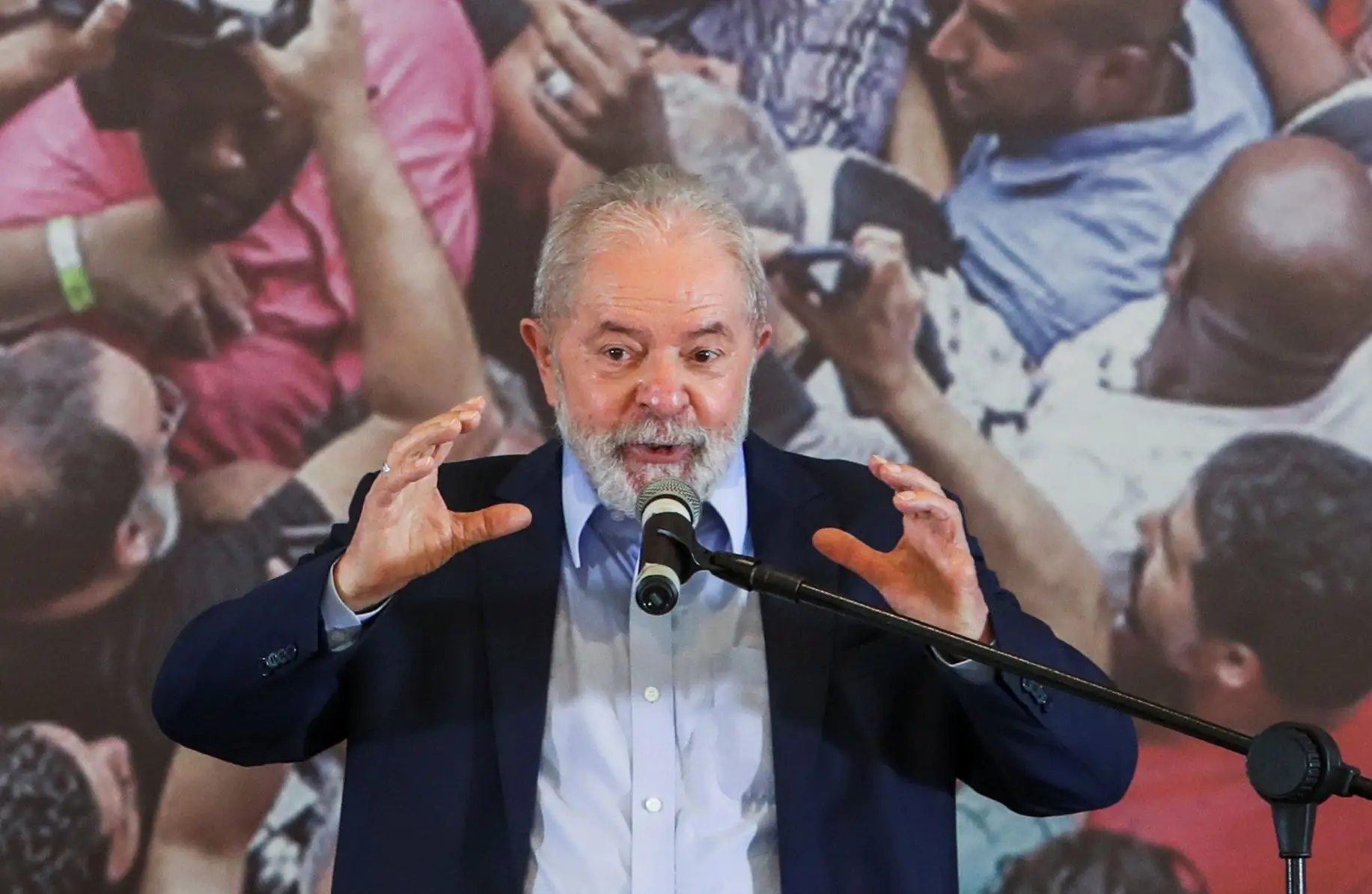 Lula admite candidatar-se à Presidência do Brasil caso PT e aliados concordem