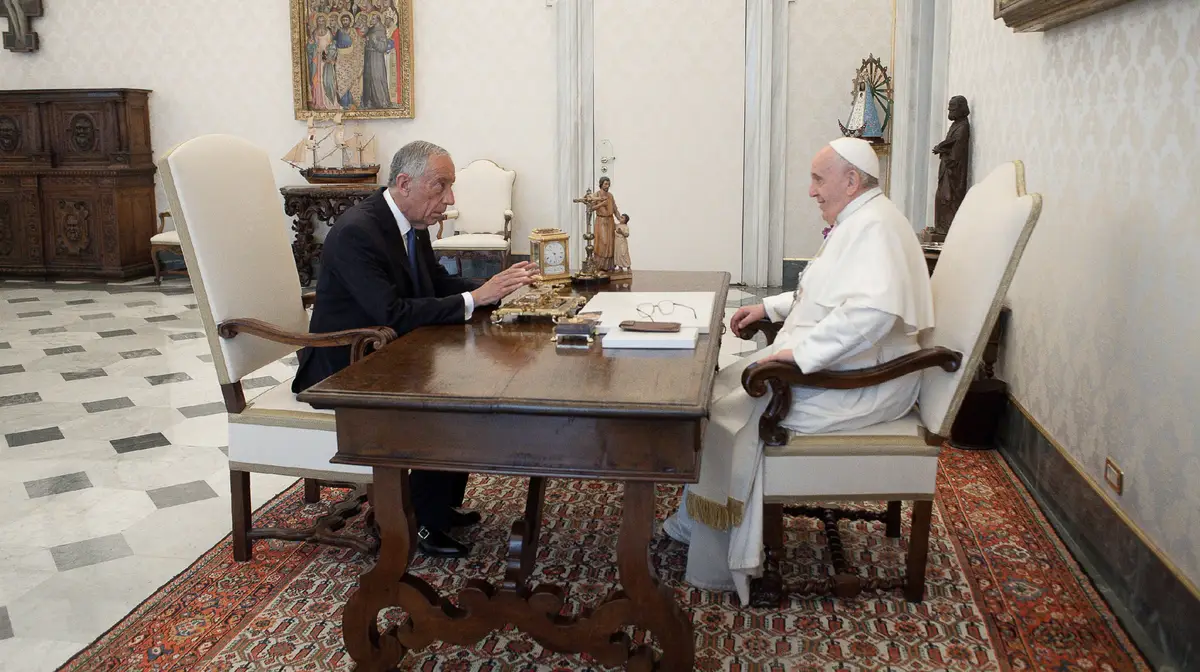 Marcelo Rebelo de Sousa reúne-se com o Papa Francisco no Vaticano.