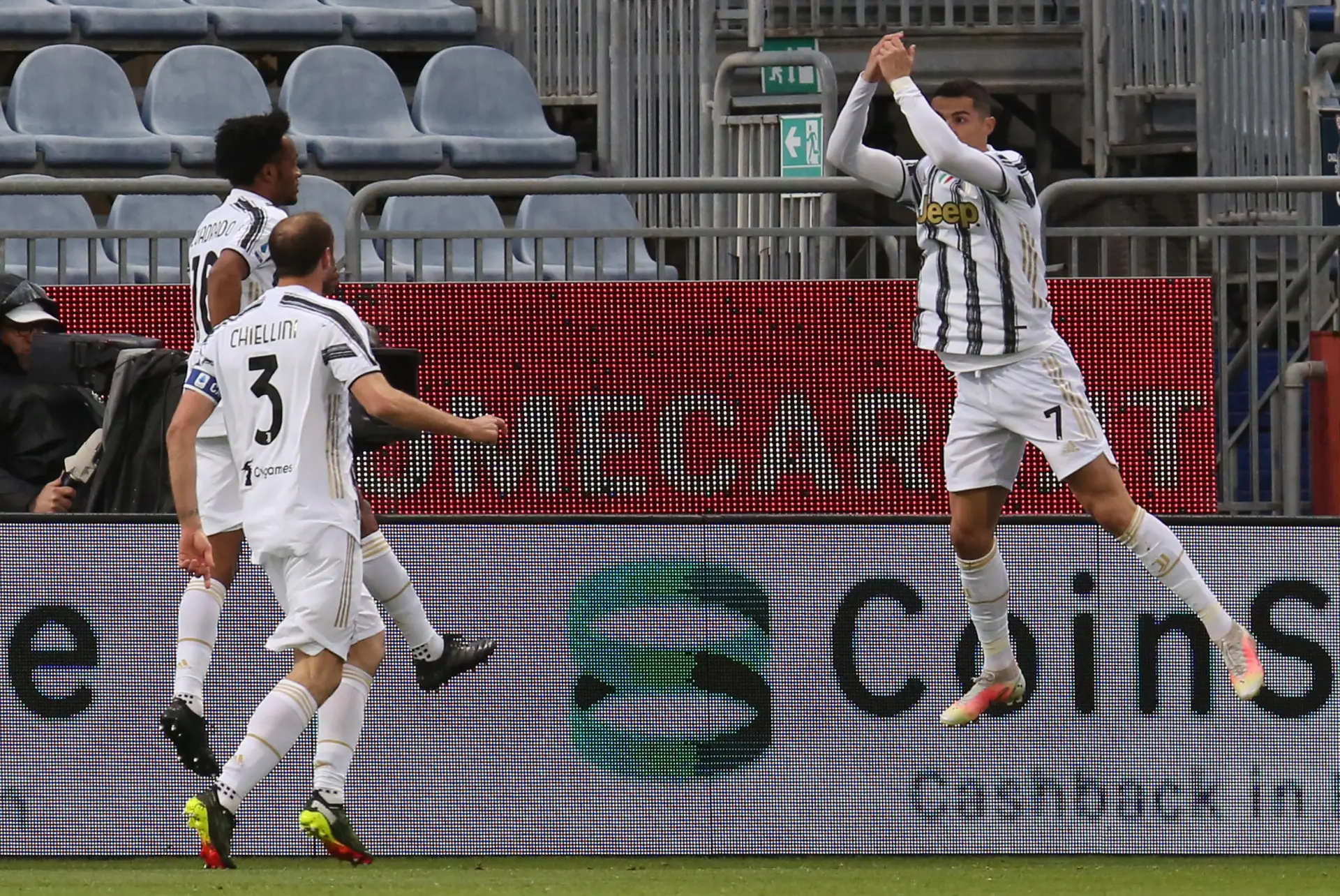 Juventus vence Cagliari com hat-trick de Cristiano Ronaldo