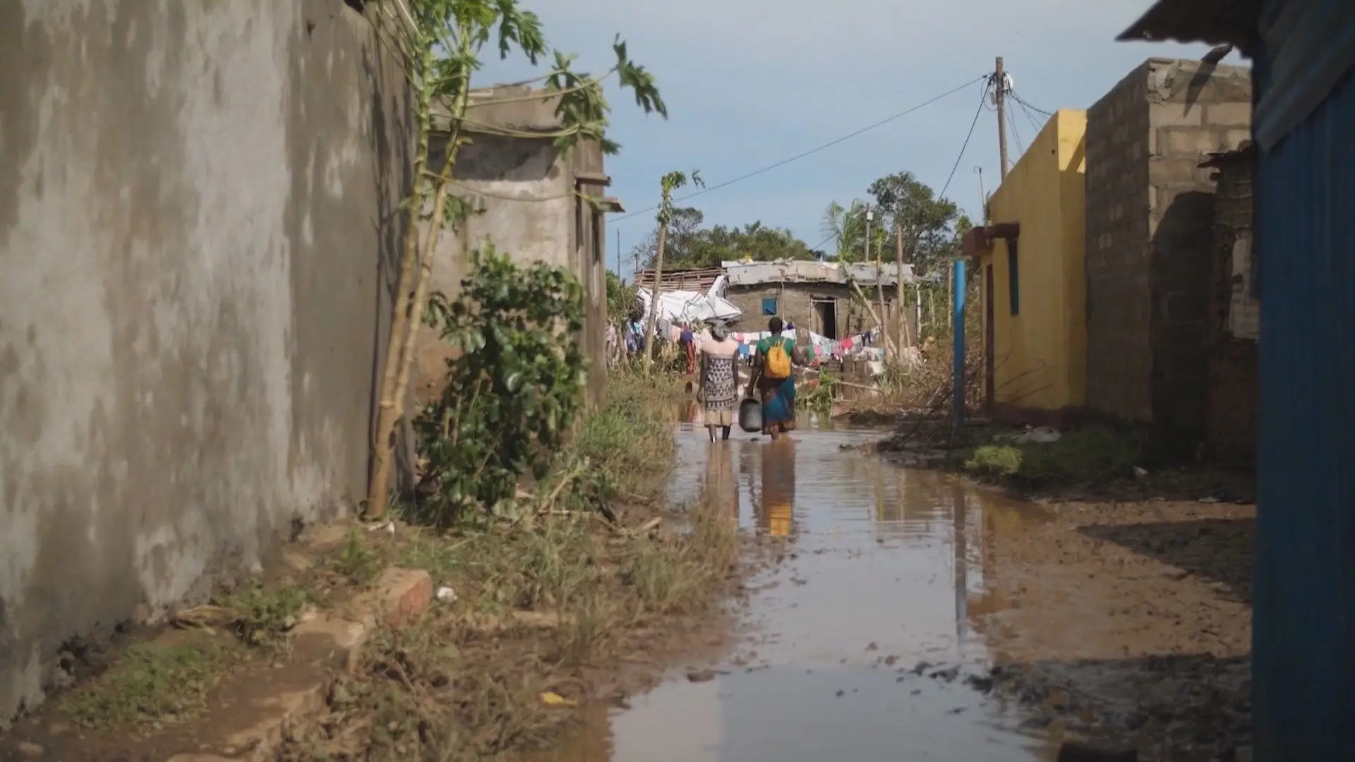 Moçambique: mulher sob ameaça obrigada a indicar aos rebeldes onde moravam raparigas