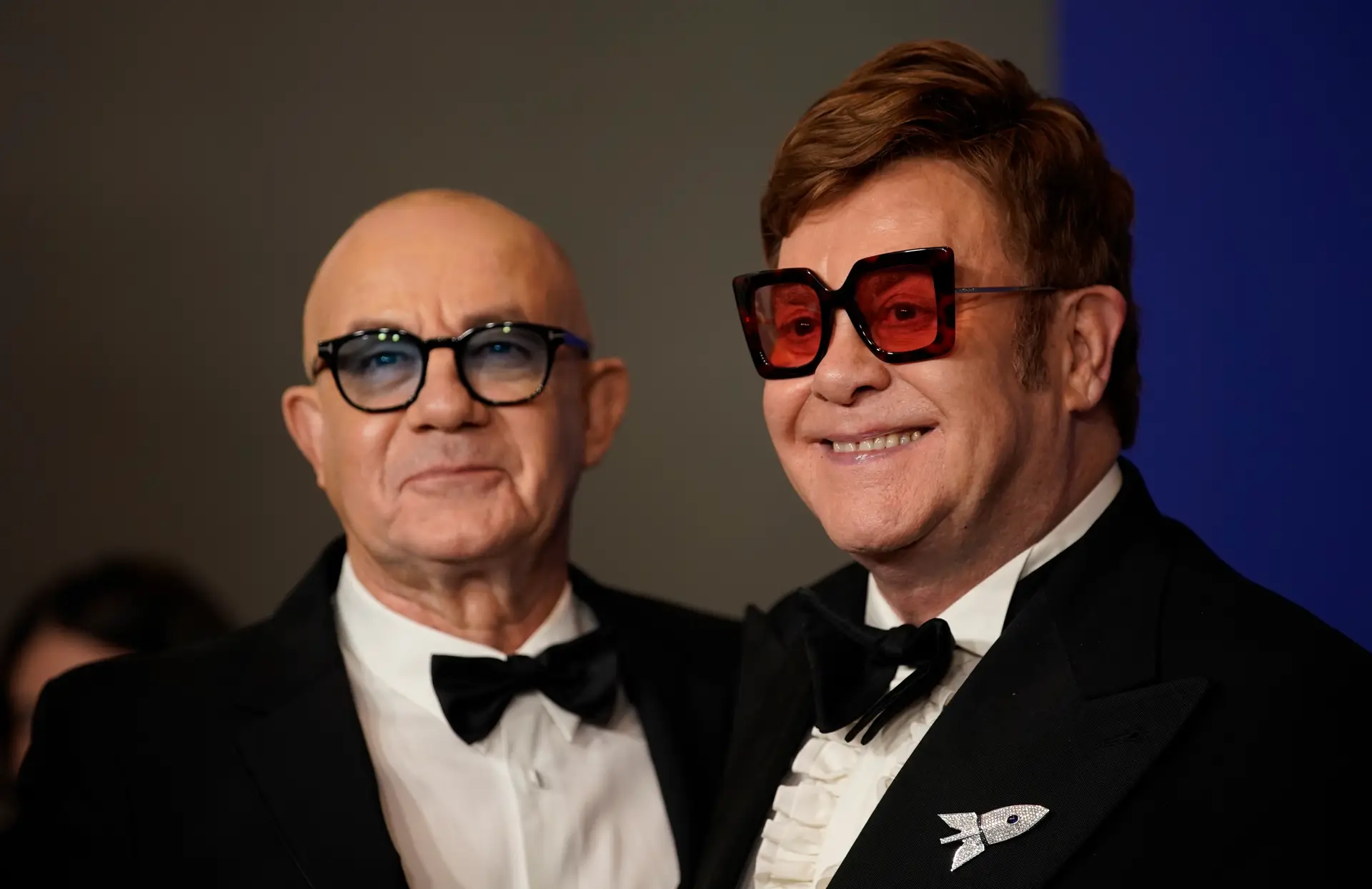 Elton John critica "hipocrisia" do Vaticano em não abençoar uniões homossexuais