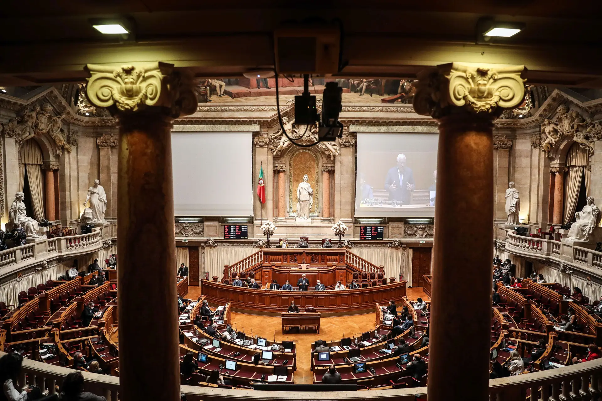 "Não se afaste" da boa memória do ano passado, diz Costa a Catarina Martins