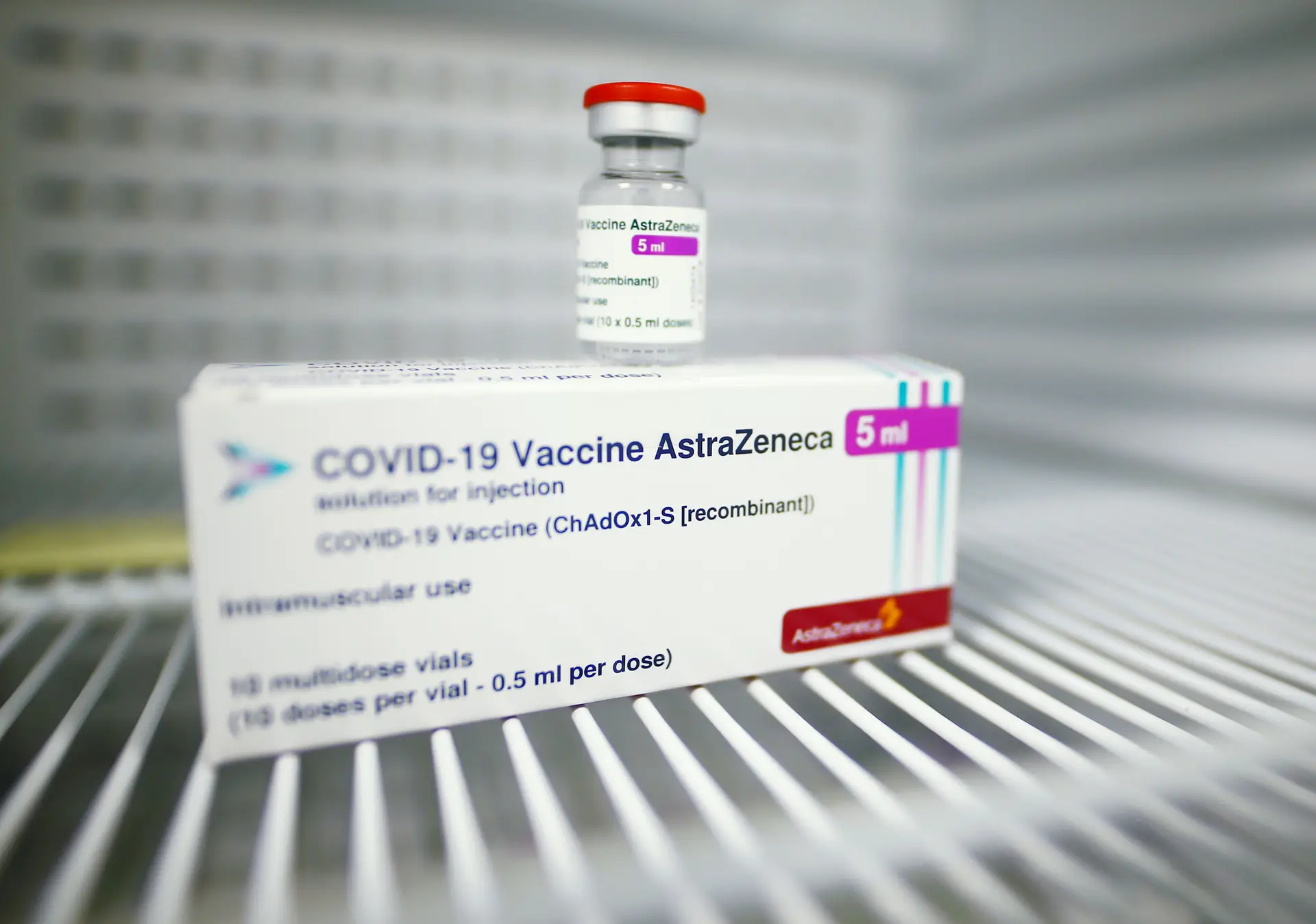 Covid-19. UE também considera que vacina da AstraZeneca é "segura e eficaz"