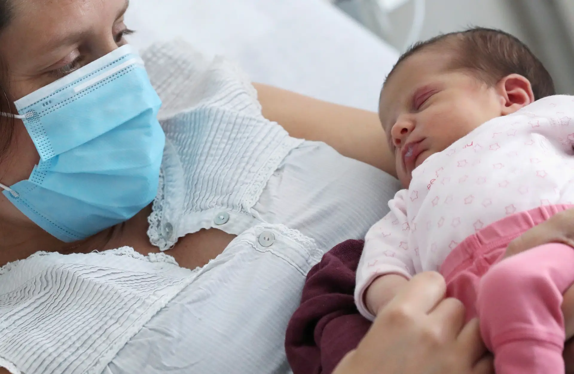 Grávidas vacinadas contra a covid-19 podem transmitir imunidade aos recém-nascidos